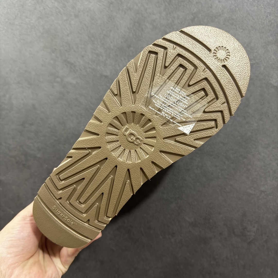 图片[9]-【顶级Y版】UGG 5092 经典秋冬羊皮毛一体雪地靴 周冬雨厚底3cm 桑坡大厂直供 拒绝高利润 区别杀猪版本 隆丰A级澳洲进口羊皮毛一体 完全遵循ZP工艺流程 代工厂原厂版师 秉承无原鞋不开发选择 注重每一处细节 市面最正版型 TREADLITE\”轻翼\”科技外底 轻便/耐用/柔韧/桩型 翻毛皮鞋面 细腻亲肤再生聚酯纤维滚边 舒适易打理 保暖性佳 UGG plush™ 里衬和内底 茸软亲肤 舒适暖足 经典鞋型搭配轻盈厚底 稳稳拿捏秋冬出街时髦造型 Treadlite by UGG 轻翼大底 轻盈缓震 为双足减负 舒适轻便 助你轻松畅玩整天 尺码：35 36 37 38 39 40-选品中心