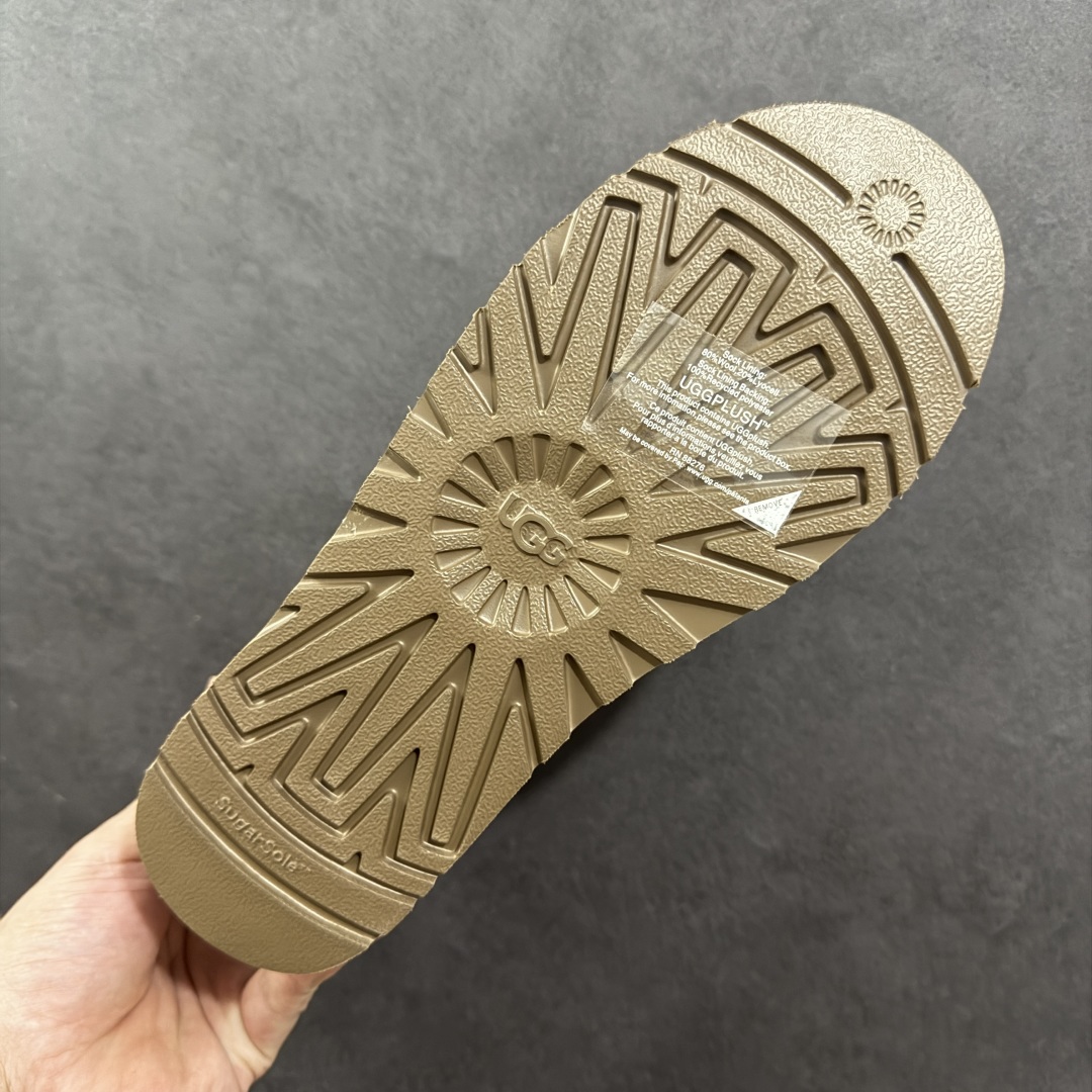 图片[9]-【顶级Y版】UGG 5092 经典秋冬羊皮毛一体雪地靴 周冬雨厚底3cm 桑坡大厂直供 拒绝高利润 区别杀猪版本 隆丰A级澳洲进口羊皮毛一体 完全遵循ZP工艺流程 代工厂原厂版师 秉承无原鞋不开发选择 注重每一处细节 市面最正版型 TREADLITE\”轻翼\”科技外底 轻便/耐用/柔韧/桩型 翻毛皮鞋面 细腻亲肤再生聚酯纤维滚边 舒适易打理 保暖性佳 UGG plush™ 里衬和内底 茸软亲肤 舒适暖足 经典鞋型搭配轻盈厚底 稳稳拿捏秋冬出街时髦造型 Treadlite by UGG 轻翼大底 轻盈缓震 为双足减负 舒适轻便 助你轻松畅玩整天 尺码：35 36 37 38 39 40-选品中心