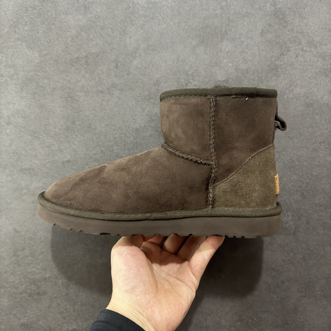 图片[2]-【顶级Y版】UGG 6222 经典秋冬羊皮毛一体雪地靴 桑坡大厂直供 拒绝高利润 区别杀猪版本 隆丰A级澳洲进口羊皮毛一体 完全遵循ZP工艺流程 代工厂原厂版师 秉承无原鞋不开发选择 注重每一处细节 市面最正版型 TREADLITE\”轻翼\”科技外底 轻便/耐用/柔韧/桩型 翻毛皮鞋面 细腻亲肤再生聚酯纤维滚边 舒适易打理 保暖性佳 UGG plush™ 里衬和内底 茸软亲肤 舒适暖足 经典鞋型搭配轻盈厚底 稳稳拿捏秋冬出街时髦造型 Treadlite by UGG 轻翼大底 轻盈缓震 为双足减负 舒适轻便 助你轻松畅玩整天 尺码：35 36 37 38 39 40-选品中心