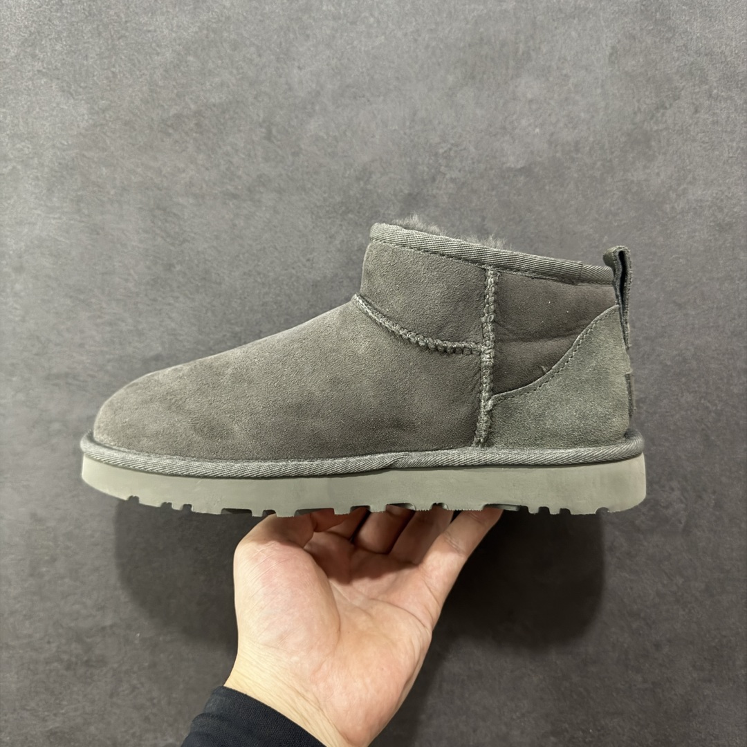 图片[2]-【顶级Y版】UGG 6109 经典秋冬羊皮毛一体雪地靴 桑坡大厂直供 拒绝高利润 区别杀猪版本 隆丰A级澳洲进口羊皮毛一体 完全遵循ZP工艺流程 代工厂原厂版师 秉承无原鞋不开发选择 注重每一处细节 市面最正版型 TREADLITE\”轻翼\”科技外底 轻便/耐用/柔韧/桩型 翻毛皮鞋面 细腻亲肤再生聚酯纤维滚边 舒适易打理 保暖性佳 UGG plush™ 里衬和内底 茸软亲肤 舒适暖足 经典鞋型搭配轻盈厚底 稳稳拿捏秋冬出街时髦造型 Treadlite by UGG 轻翼大底 轻盈缓震 为双足减负 舒适轻便 助你轻松畅玩整天 尺码：35 36 37 38 39 40-选品中心
