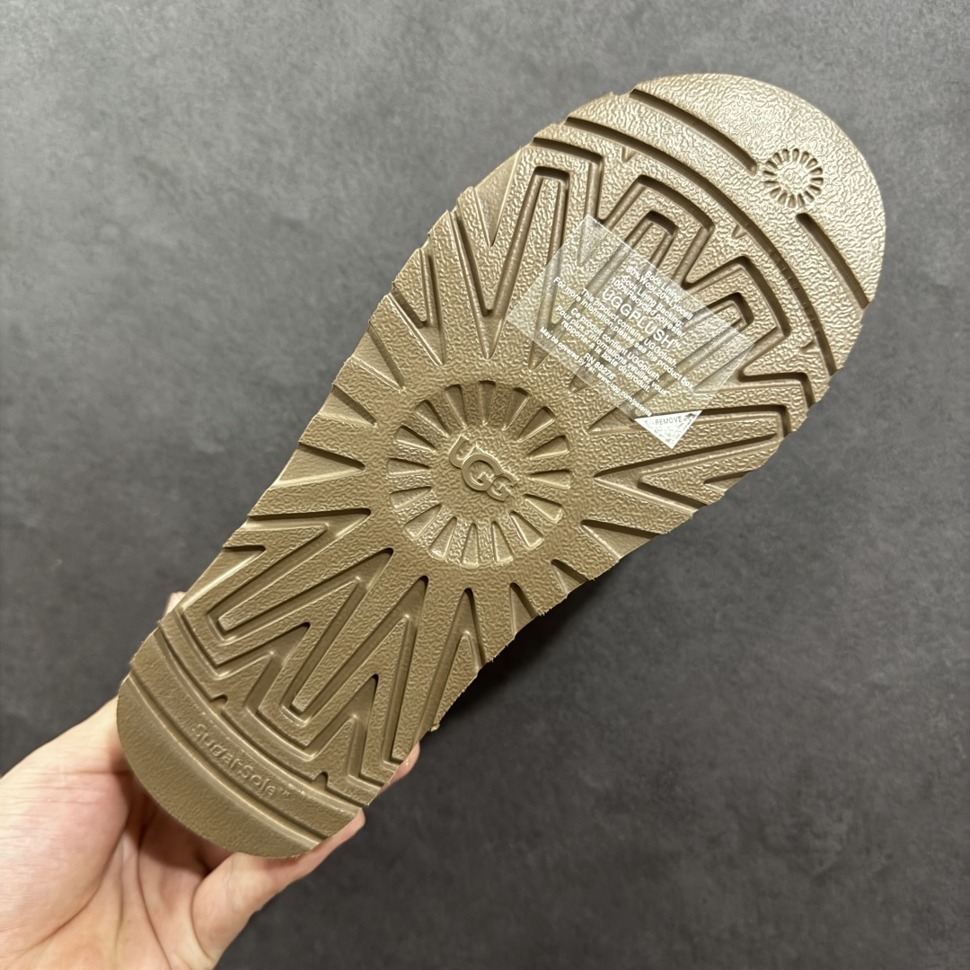 图片[9]-【顶级Y版】UGG 6109 经典秋冬羊皮毛一体雪地靴 桑坡大厂直供 拒绝高利润 区别杀猪版本 隆丰A级澳洲进口羊皮毛一体 完全遵循ZP工艺流程 代工厂原厂版师 秉承无原鞋不开发选择 注重每一处细节 市面最正版型 TREADLITE\”轻翼\”科技外底 轻便/耐用/柔韧/桩型 翻毛皮鞋面 细腻亲肤再生聚酯纤维滚边 舒适易打理 保暖性佳 UGG plush™ 里衬和内底 茸软亲肤 舒适暖足 经典鞋型搭配轻盈厚底 稳稳拿捏秋冬出街时髦造型 Treadlite by UGG 轻翼大底 轻盈缓震 为双足减负 舒适轻便 助你轻松畅玩整天 尺码：35 36 37 38 39 40-选品中心