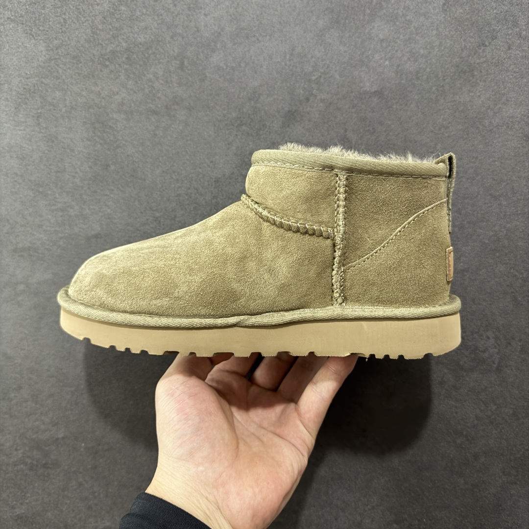 图片[2]-【顶级Y版】UGG 6109 经典秋冬羊皮毛一体雪地靴 桑坡大厂直供 拒绝高利润 区别杀猪版本 隆丰A级澳洲进口羊皮毛一体 完全遵循ZP工艺流程 代工厂原厂版师 秉承无原鞋不开发选择 注重每一处细节 市面最正版型 TREADLITE\”轻翼\”科技外底 轻便/耐用/柔韧/桩型 翻毛皮鞋面 细腻亲肤再生聚酯纤维滚边 舒适易打理 保暖性佳 UGG plush™ 里衬和内底 茸软亲肤 舒适暖足 经典鞋型搭配轻盈厚底 稳稳拿捏秋冬出街时髦造型 Treadlite by UGG 轻翼大底 轻盈缓震 为双足减负 舒适轻便 助你轻松畅玩整天 尺码：35 36 37 38 39 40-选品中心
