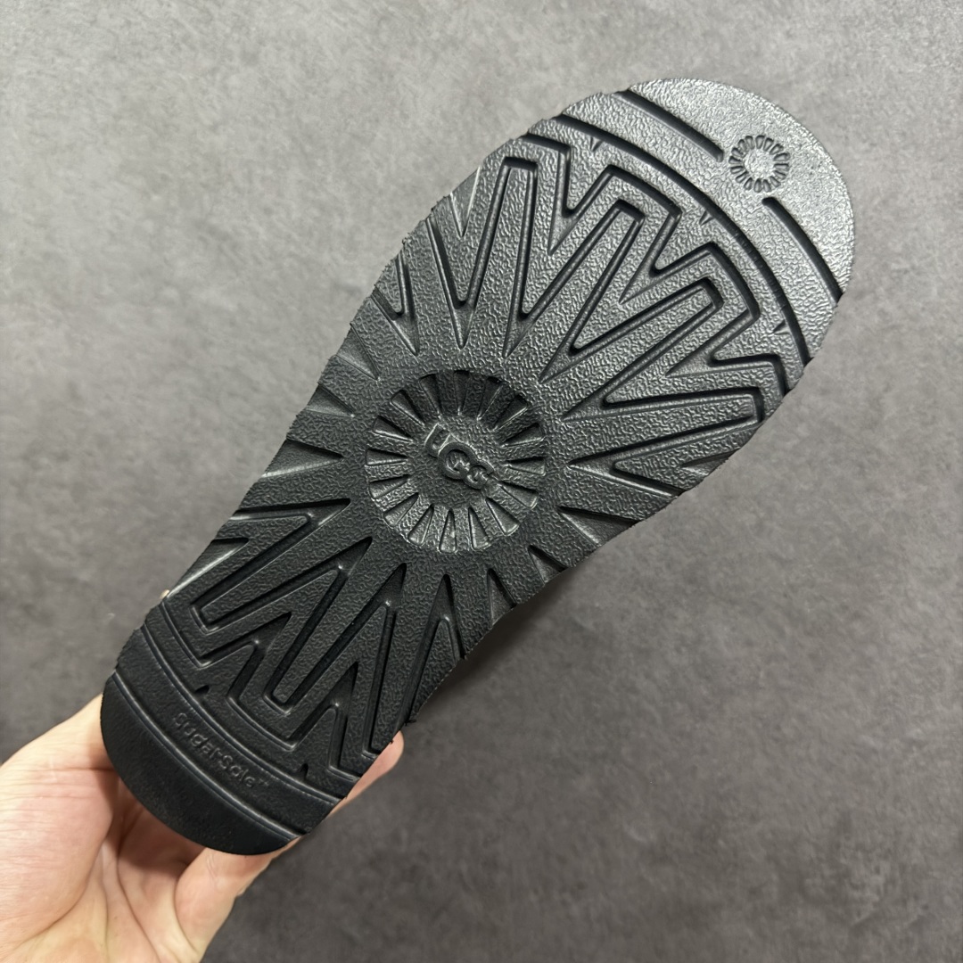 图片[9]-【顶级Y版】UGG 6109 经典秋冬羊皮毛一体雪地靴 桑坡大厂直供 拒绝高利润 区别杀猪版本 隆丰A级澳洲进口羊皮毛一体 完全遵循ZP工艺流程 代工厂原厂版师 秉承无原鞋不开发选择 注重每一处细节 市面最正版型 TREADLITE\”轻翼\”科技外底 轻便/耐用/柔韧/桩型 翻毛皮鞋面 细腻亲肤再生聚酯纤维滚边 舒适易打理 保暖性佳 UGG plush™ 里衬和内底 茸软亲肤 舒适暖足 经典鞋型搭配轻盈厚底 稳稳拿捏秋冬出街时髦造型 Treadlite by UGG 轻翼大底 轻盈缓震 为双足减负 舒适轻便 助你轻松畅玩整天 尺码：35 36 37 38 39 40-选品中心