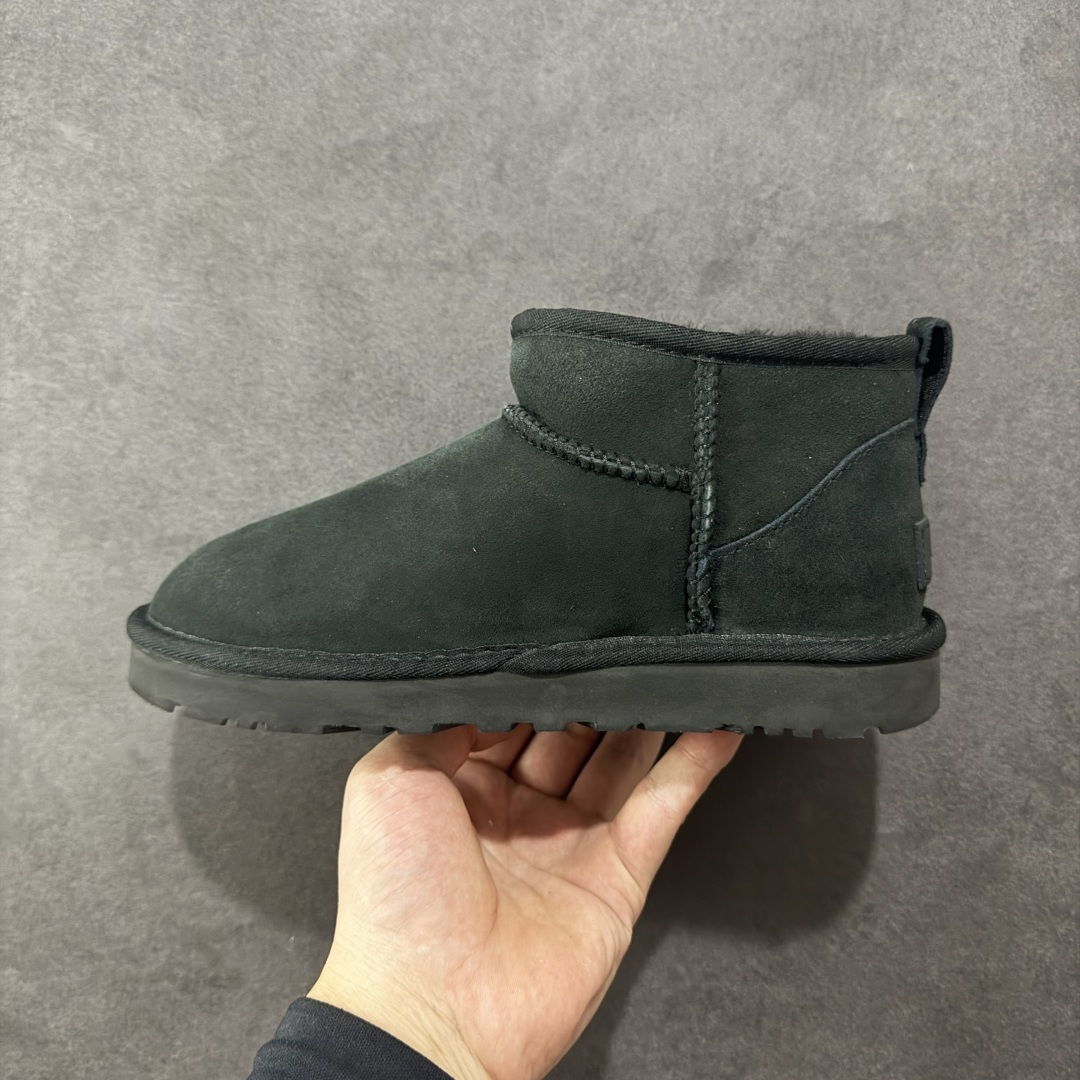 图片[2]-【顶级Y版】UGG 6109 经典秋冬羊皮毛一体雪地靴 桑坡大厂直供 拒绝高利润 区别杀猪版本 隆丰A级澳洲进口羊皮毛一体 完全遵循ZP工艺流程 代工厂原厂版师 秉承无原鞋不开发选择 注重每一处细节 市面最正版型 TREADLITE\”轻翼\”科技外底 轻便/耐用/柔韧/桩型 翻毛皮鞋面 细腻亲肤再生聚酯纤维滚边 舒适易打理 保暖性佳 UGG plush™ 里衬和内底 茸软亲肤 舒适暖足 经典鞋型搭配轻盈厚底 稳稳拿捏秋冬出街时髦造型 Treadlite by UGG 轻翼大底 轻盈缓震 为双足减负 舒适轻便 助你轻松畅玩整天 尺码：35 36 37 38 39 40-选品中心