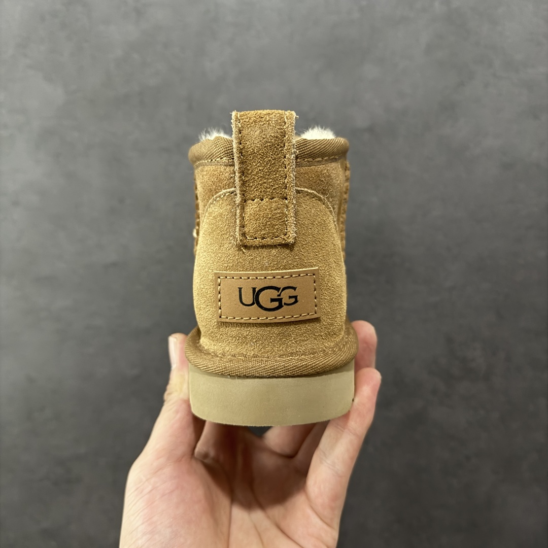 图片[4]-【顶级Y版】UGG 6109 经典秋冬羊皮毛一体雪地靴 桑坡大厂直供 拒绝高利润 区别杀猪版本 隆丰A级澳洲进口羊皮毛一体 完全遵循ZP工艺流程 代工厂原厂版师 秉承无原鞋不开发选择 注重每一处细节 市面最正版型 TREADLITE\”轻翼\”科技外底 轻便/耐用/柔韧/桩型 翻毛皮鞋面 细腻亲肤再生聚酯纤维滚边 舒适易打理 保暖性佳 UGG plush™ 里衬和内底 茸软亲肤 舒适暖足 经典鞋型搭配轻盈厚底 稳稳拿捏秋冬出街时髦造型 Treadlite by UGG 轻翼大底 轻盈缓震 为双足减负 舒适轻便 助你轻松畅玩整天 尺码：35 36 37 38 39 40-选品中心