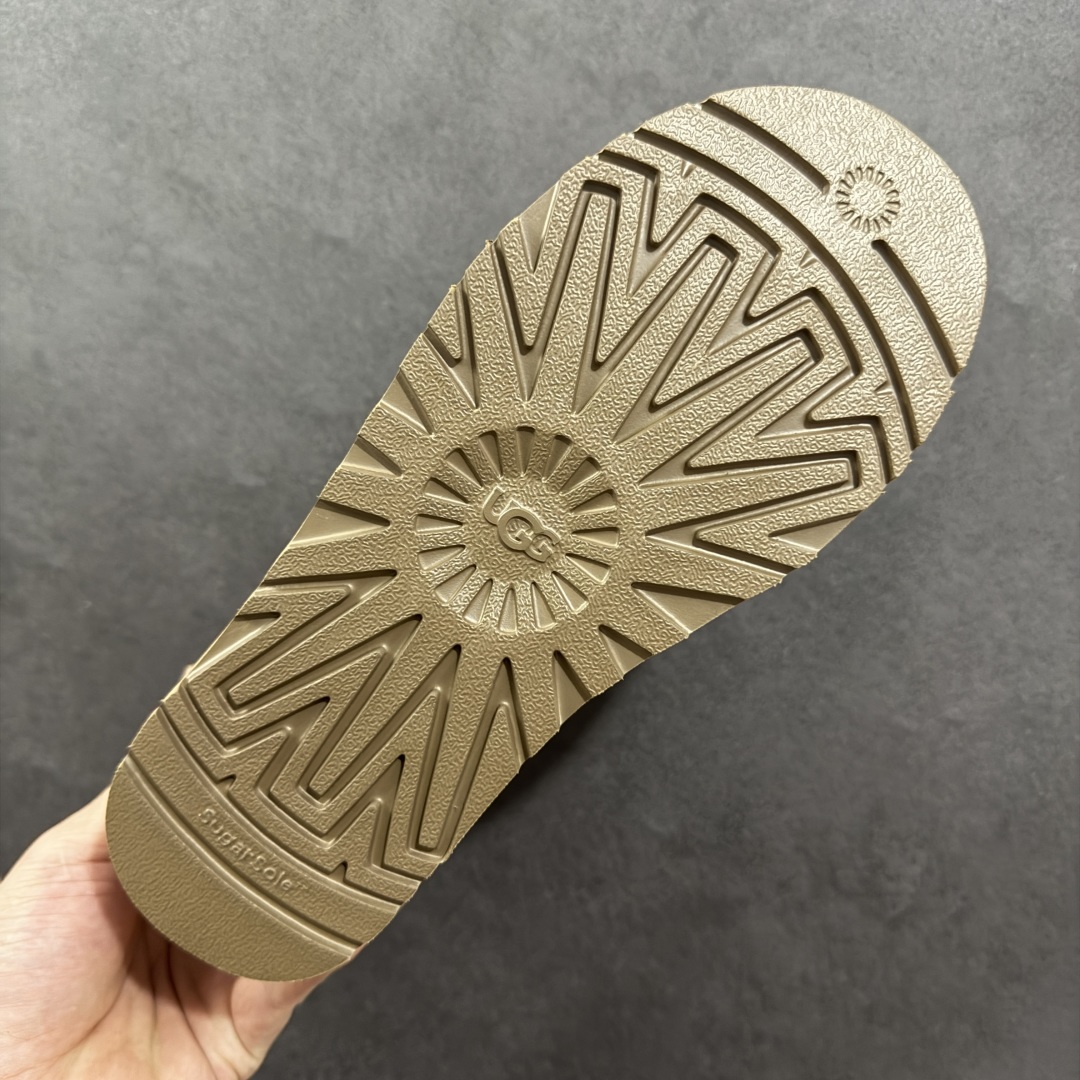 图片[9]-【顶级Y版】UGG 5092 经典秋冬羊皮毛一体雪地靴 周冬雨厚底5cm 桑坡大厂直供 拒绝高利润 区别杀猪版本 隆丰A级澳洲进口羊皮毛一体 完全遵循ZP工艺流程 代工厂原厂版师 秉承无原鞋不开发选择 注重每一处细节 市面最正版型 TREADLITE\”轻翼\”科技外底 轻便/耐用/柔韧/桩型 翻毛皮鞋面 细腻亲肤再生聚酯纤维滚边 舒适易打理 保暖性佳 UGG plush™ 里衬和内底 茸软亲肤 舒适暖足 经典鞋型搭配轻盈厚底 稳稳拿捏秋冬出街时髦造型 Treadlite by UGG 轻翼大底 轻盈缓震 为双足减负 舒适轻便 助你轻松畅玩整天 尺码：35 36 37 38 39 40-选品中心