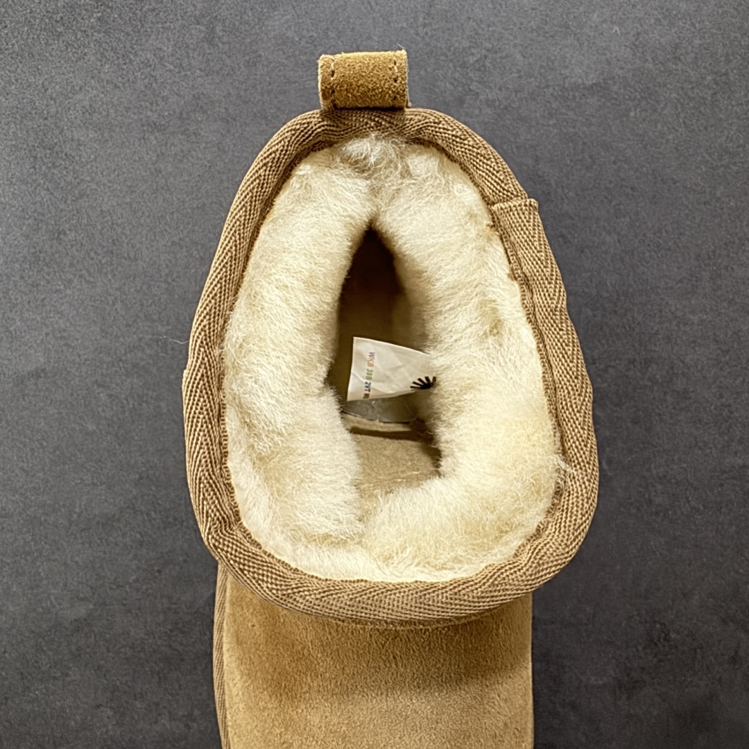 图片[7]-【顶级Y版】UGG 5092 经典秋冬羊皮毛一体雪地靴 周冬雨厚底3cm 桑坡大厂直供 拒绝高利润 区别杀猪版本 隆丰A级澳洲进口羊皮毛一体 完全遵循ZP工艺流程 代工厂原厂版师 秉承无原鞋不开发选择 注重每一处细节 市面最正版型 TREADLITE\”轻翼\”科技外底 轻便/耐用/柔韧/桩型 翻毛皮鞋面 细腻亲肤再生聚酯纤维滚边 舒适易打理 保暖性佳 UGG plush™ 里衬和内底 茸软亲肤 舒适暖足 经典鞋型搭配轻盈厚底 稳稳拿捏秋冬出街时髦造型 Treadlite by UGG 轻翼大底 轻盈缓震 为双足减负 舒适轻便 助你轻松畅玩整天 尺码：35 36 37 38 39 40-选品中心