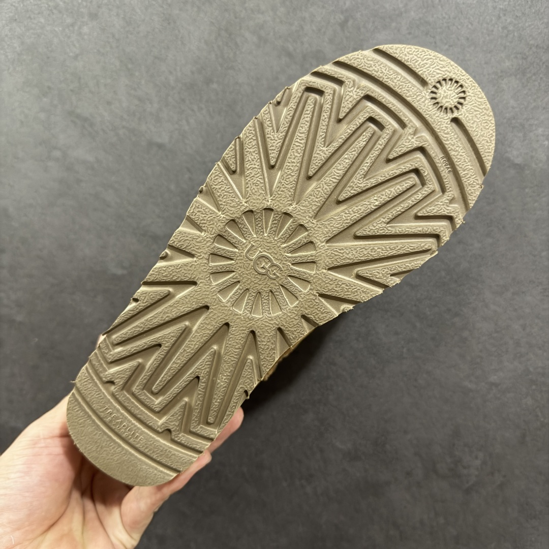图片[9]-【顶级Y版】UGG 5092 经典秋冬羊皮毛一体雪地靴 周冬雨厚底3cm 桑坡大厂直供 拒绝高利润 区别杀猪版本 隆丰A级澳洲进口羊皮毛一体 完全遵循ZP工艺流程 代工厂原厂版师 秉承无原鞋不开发选择 注重每一处细节 市面最正版型 TREADLITE\”轻翼\”科技外底 轻便/耐用/柔韧/桩型 翻毛皮鞋面 细腻亲肤再生聚酯纤维滚边 舒适易打理 保暖性佳 UGG plush™ 里衬和内底 茸软亲肤 舒适暖足 经典鞋型搭配轻盈厚底 稳稳拿捏秋冬出街时髦造型 Treadlite by UGG 轻翼大底 轻盈缓震 为双足减负 舒适轻便 助你轻松畅玩整天 尺码：35 36 37 38 39 40-选品中心