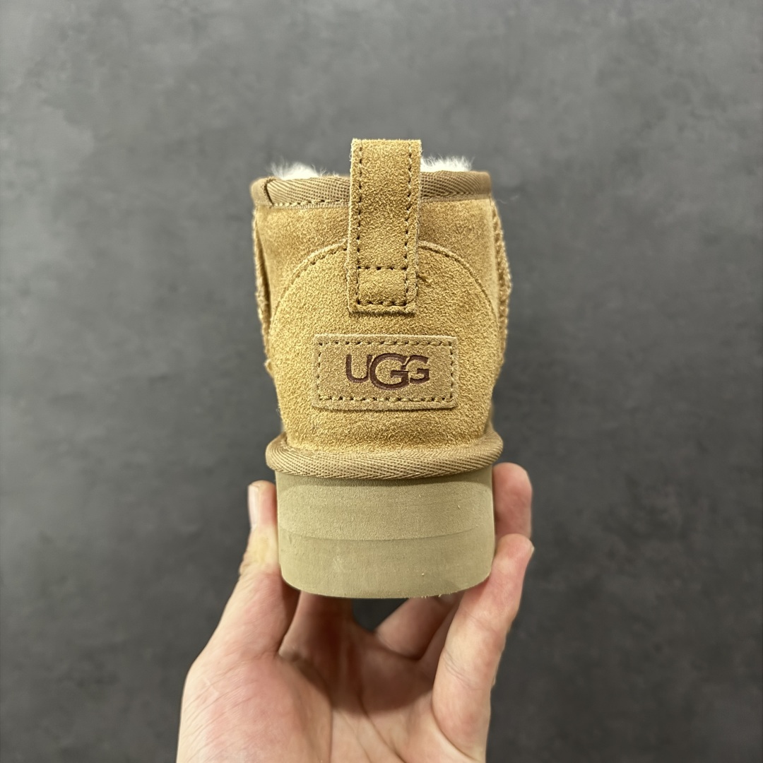 图片[4]-【顶级Y版】UGG 5092 经典秋冬羊皮毛一体雪地靴 周冬雨厚底3cm 桑坡大厂直供 拒绝高利润 区别杀猪版本 隆丰A级澳洲进口羊皮毛一体 完全遵循ZP工艺流程 代工厂原厂版师 秉承无原鞋不开发选择 注重每一处细节 市面最正版型 TREADLITE\”轻翼\”科技外底 轻便/耐用/柔韧/桩型 翻毛皮鞋面 细腻亲肤再生聚酯纤维滚边 舒适易打理 保暖性佳 UGG plush™ 里衬和内底 茸软亲肤 舒适暖足 经典鞋型搭配轻盈厚底 稳稳拿捏秋冬出街时髦造型 Treadlite by UGG 轻翼大底 轻盈缓震 为双足减负 舒适轻便 助你轻松畅玩整天 尺码：35 36 37 38 39 40-选品中心