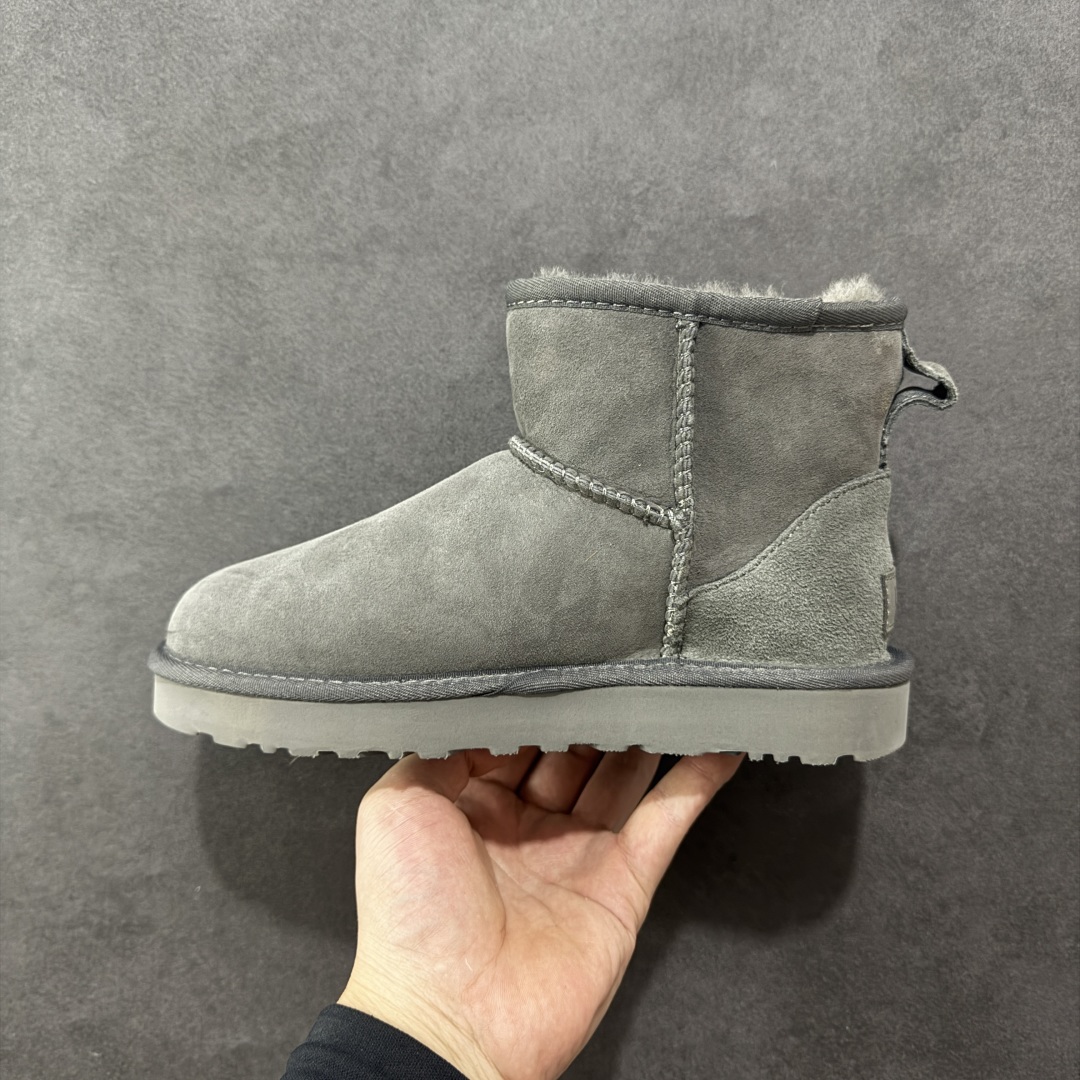 图片[2]-【顶级Y版】UGG 6222 经典秋冬羊皮毛一体雪地靴 桑坡大厂直供 拒绝高利润 区别杀猪版本 隆丰A级澳洲进口羊皮毛一体 完全遵循ZP工艺流程 代工厂原厂版师 秉承无原鞋不开发选择 注重每一处细节 市面最正版型 TREADLITE\”轻翼\”科技外底 轻便/耐用/柔韧/桩型 翻毛皮鞋面 细腻亲肤再生聚酯纤维滚边 舒适易打理 保暖性佳 UGG plush™ 里衬和内底 茸软亲肤 舒适暖足 经典鞋型搭配轻盈厚底 稳稳拿捏秋冬出街时髦造型 Treadlite by UGG 轻翼大底 轻盈缓震 为双足减负 舒适轻便 助你轻松畅玩整天 尺码：35 36 37 38 39 40-选品中心