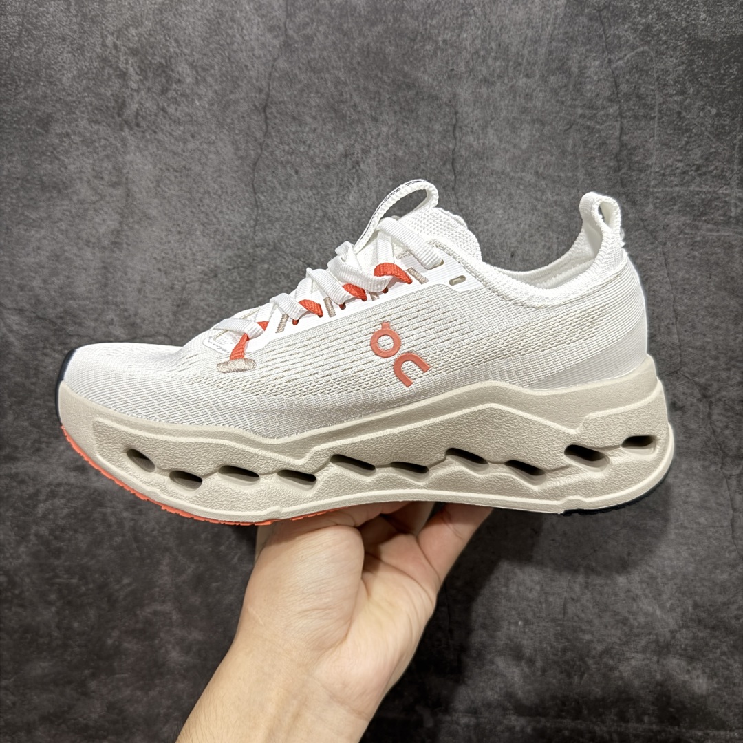 图片[2]-【公司级】On昂跑 Cloudsurfer Max 户外街头机能风跑步鞋 Cloud Hi Edge户外机能融合街头潮流 越界开启全新都市探索 CloudTec®专利科技鞋底搭载耐温耐用革新中底泡棉 同时以摇椅圆弧的机能感轮廓 带来流畅平稳的迈步 轻量透气的工程网格结合环保人造麂皮 衬托出活力醒目的视觉效果 饰有品牌Logo的TPU鞋带扣 让系带方式别具一格 是日常穿搭、旅行和城市探索的理想之选 尺码： 36 36.5 37.5 38 38.5 39 40 40.5 41 42 42.5 43 44 44.5 45-选品中心