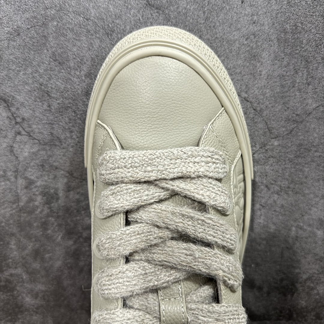 图片[5]-【渠道纯原】Dior B33 迪奥压花系带皮面时尚运动板鞋网球鞋 全套原厂新版原纸板楦头开发 原厂特供皮料加持 原档数据大底 高频字母排版细节 还原 Zp 高端零售特供批次 市售最强批次💪🏻 2024秋季新品 彰显非凡的精湛工艺 重新诠释经典的网球鞋 时尚的廓形突显厚实感 采用全新的拉绒马海毛针织面料 突显柔软触感与富有层次感的流行色彩 搭配棕色绒面革镶片提升格调 别具一格的加垫鞋舌点缀以压花效果Dior标志 后侧点缀以Dior 30Avenue Montaigne标志 可为各式休闲造型增添时尚气质 尺码：35-46-选品中心