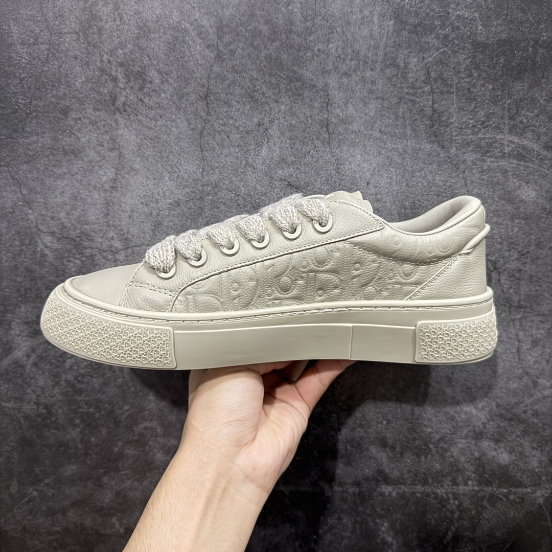 图片[2]-【渠道纯原】Dior B33 迪奥压花系带皮面时尚运动板鞋网球鞋 全套原厂新版原纸板楦头开发 原厂特供皮料加持 原档数据大底 高频字母排版细节 还原 Zp 高端零售特供批次 市售最强批次💪🏻 2024秋季新品 彰显非凡的精湛工艺 重新诠释经典的网球鞋 时尚的廓形突显厚实感 采用全新的拉绒马海毛针织面料 突显柔软触感与富有层次感的流行色彩 搭配棕色绒面革镶片提升格调 别具一格的加垫鞋舌点缀以压花效果Dior标志 后侧点缀以Dior 30Avenue Montaigne标志 可为各式休闲造型增添时尚气质 尺码：35-46-选品中心