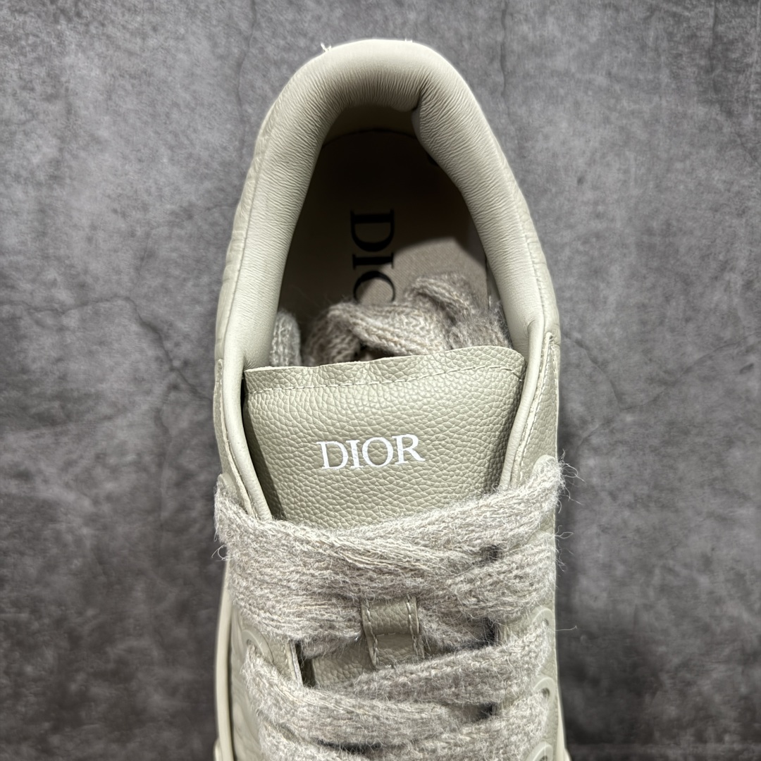 图片[8]-【渠道纯原】Dior B33 迪奥压花系带皮面时尚运动板鞋网球鞋 全套原厂新版原纸板楦头开发 原厂特供皮料加持 原档数据大底 高频字母排版细节 还原 Zp 高端零售特供批次 市售最强批次💪🏻 2024秋季新品 彰显非凡的精湛工艺 重新诠释经典的网球鞋 时尚的廓形突显厚实感 采用全新的拉绒马海毛针织面料 突显柔软触感与富有层次感的流行色彩 搭配棕色绒面革镶片提升格调 别具一格的加垫鞋舌点缀以压花效果Dior标志 后侧点缀以Dior 30Avenue Montaigne标志 可为各式休闲造型增添时尚气质 尺码：35-46-选品中心