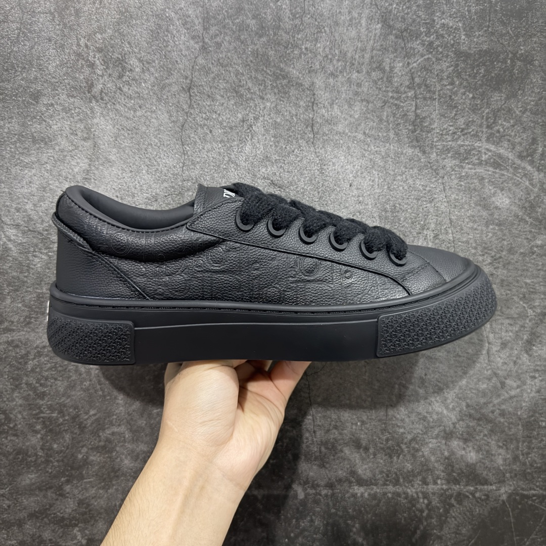 【渠道纯原】Dior B33 迪奥压花系带皮面时尚运动板鞋网球鞋 全套原厂新版原纸板楦头开发 原厂特供皮料加持 原档数据大底 高频字母排版细节 还原 Zp 高端零售特供批次 市售最强批次💪🏻 2024秋季新品 彰显非凡的精湛工艺 重新诠释经典的网球鞋 时尚的廓形突显厚实感 采用全新的拉绒马海毛针织面料 突显柔软触感与富有层次感的流行色彩 搭配棕色绒面革镶片提升格调 别具一格的加垫鞋舌点缀以压花效果Dior标志 后侧点缀以Dior 30Avenue Montaigne标志 可为各式休闲造型增添时尚气质 尺码:35-46-选品中心