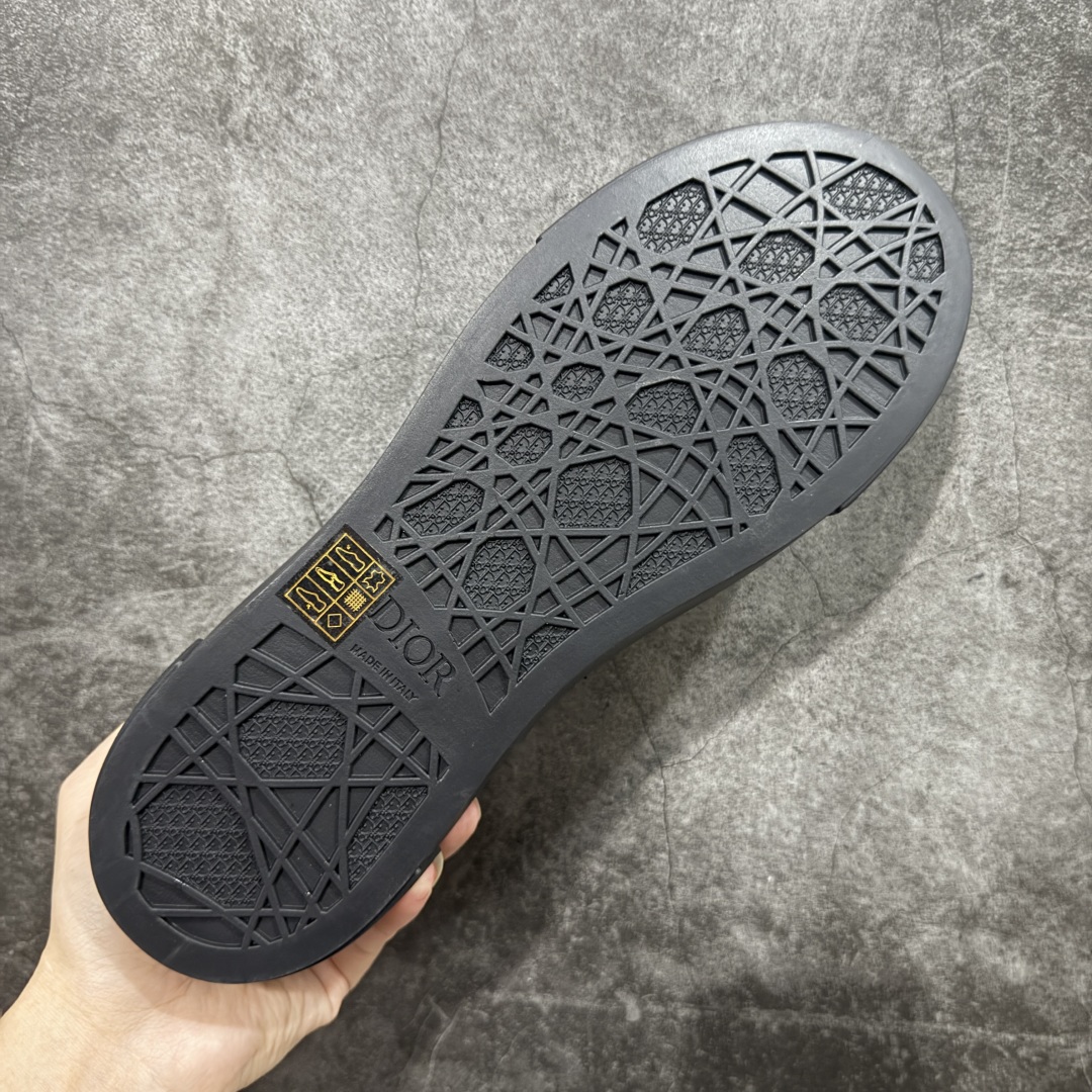 图片[9]-【渠道纯原】Dior B33 迪奥压花系带皮面时尚运动板鞋网球鞋 全套原厂新版原纸板楦头开发 原厂特供皮料加持 原档数据大底 高频字母排版细节 还原 Zp 高端零售特供批次 市售最强批次💪🏻 2024秋季新品 彰显非凡的精湛工艺 重新诠释经典的网球鞋 时尚的廓形突显厚实感 采用全新的拉绒马海毛针织面料 突显柔软触感与富有层次感的流行色彩 搭配棕色绒面革镶片提升格调 别具一格的加垫鞋舌点缀以压花效果Dior标志 后侧点缀以Dior 30Avenue Montaigne标志 可为各式休闲造型增添时尚气质 尺码：35-46-选品中心