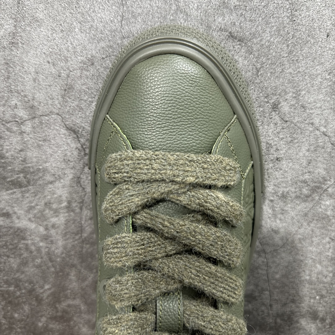 图片[5]-【渠道纯原】Dior B33 迪奥压花系带皮面时尚运动板鞋网球鞋 全套原厂新版原纸板楦头开发 原厂特供皮料加持 原档数据大底 高频字母排版细节 还原 Zp 高端零售特供批次 市售最强批次💪🏻 2024秋季新品 彰显非凡的精湛工艺 重新诠释经典的网球鞋 时尚的廓形突显厚实感 采用全新的拉绒马海毛针织面料 突显柔软触感与富有层次感的流行色彩 搭配棕色绒面革镶片提升格调 别具一格的加垫鞋舌点缀以压花效果Dior标志 后侧点缀以Dior 30Avenue Montaigne标志 可为各式休闲造型增添时尚气质 尺码：35-46-选品中心