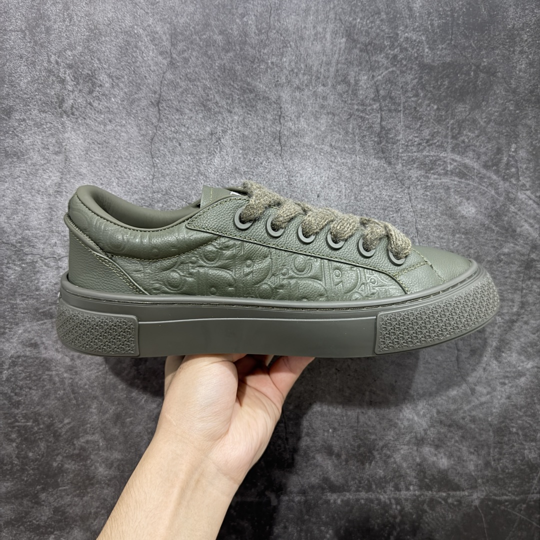【渠道纯原】Dior B33 迪奥压花系带皮面时尚运动板鞋网球鞋 全套原厂新版原纸板楦头开发 原厂特供皮料加持 原档数据大底 高频字母排版细节 还原 Zp 高端零售特供批次 市售最强批次💪🏻 2024秋季新品 彰显非凡的精湛工艺 重新诠释经典的网球鞋 时尚的廓形突显厚实感 采用全新的拉绒马海毛针织面料 突显柔软触感与富有层次感的流行色彩 搭配棕色绒面革镶片提升格调 别具一格的加垫鞋舌点缀以压花效果Dior标志 后侧点缀以Dior 30Avenue Montaigne标志 可为各式休闲造型增添时尚气质 尺码:35-46-选品中心