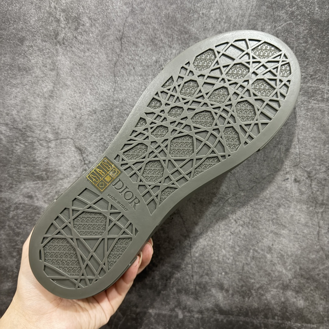 图片[9]-【渠道纯原】Dior B33 迪奥压花系带皮面时尚运动板鞋网球鞋 全套原厂新版原纸板楦头开发 原厂特供皮料加持 原档数据大底 高频字母排版细节 还原 Zp 高端零售特供批次 市售最强批次💪🏻 2024秋季新品 彰显非凡的精湛工艺 重新诠释经典的网球鞋 时尚的廓形突显厚实感 采用全新的拉绒马海毛针织面料 突显柔软触感与富有层次感的流行色彩 搭配棕色绒面革镶片提升格调 别具一格的加垫鞋舌点缀以压花效果Dior标志 后侧点缀以Dior 30Avenue Montaigne标志 可为各式休闲造型增添时尚气质 尺码：35-46-选品中心