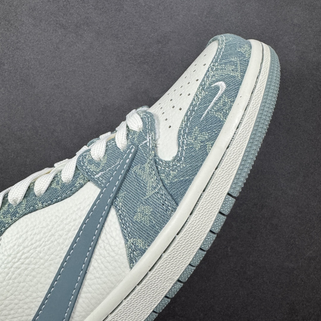 图片[5]-【定制版】Louis Vuitton x Travis Scott x Air Jordan 1 Low 路易威登LV x AJ1 低帮 天青色倒钩 AJ1 乔丹1代 aj1 乔1 低邦 天青色倒勾联名 乔丹篮球鞋系列 鞋款整体以米白色皮革为底搭配天青色牛仔框架覆盖层，标志性的反钩Swoosh Logo采用天青色牛仔呈现，内侧也辅以天青色牛仔Swoosh Logo点缀，鞋舌等多处TS标志性元素均得以保留；鞋舌上以LV字样呈现，后跟的鬼脸Logo标志以及Wings Logo均采用白色缝线打造，后跟侧下方印有LV字样，彰显联名身份；最后以米白色中底搭配天青色橡胶外底完善整体设计收尾。 货号：SC0601-057 尺码：36 36.5 37.5 38 38.5 39 40 40.5 41 42 42.5 43 44 44.5 45 编码：HXSB330340-选品中心