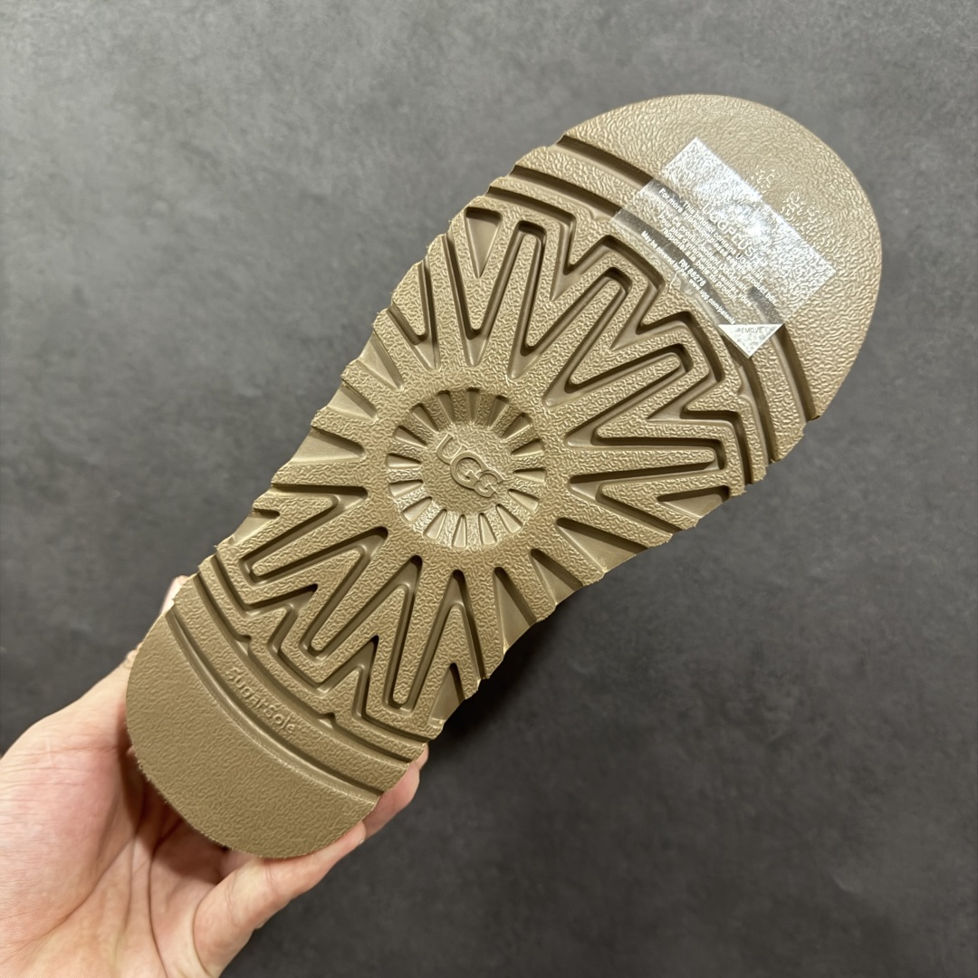 图片[9]-【顶级Y版】UGG 8170 经典秋冬羊皮毛一体雪地靴 弹力低帮 桑坡大厂直供 拒绝高利润 区别杀猪版本 隆丰A级澳洲进口羊皮毛一体 完全遵循ZP工艺流程 代工厂原厂版师 秉承无原鞋不开发选择 注重每一处细节 市面最正版型 TREADLITE\”轻翼\”科技外底 轻便/耐用/柔韧/桩型 翻毛皮鞋面 细腻亲肤再生聚酯纤维滚边 舒适易打理 保暖性佳 UGG plush™ 里衬和内底 茸软亲肤 舒适暖足 经典鞋型搭配轻盈厚底 稳稳拿捏秋冬出街时髦造型 Treadlite by UGG 轻翼大底 轻盈缓震 为双足减负 舒适轻便 助你轻松畅玩整天 尺码：35 36 37 38 39 40-选品中心