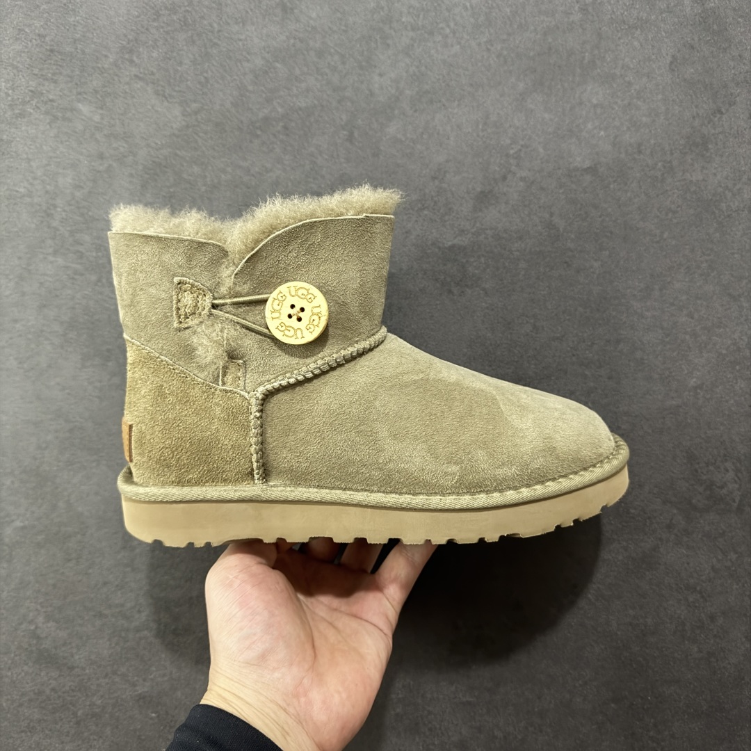 【顶级Y版】UGG 6422 经典秋冬羊皮毛一体雪地靴 木扣沙色 桑坡大厂直供 拒绝高利润 区别杀猪版本 隆丰A级澳洲进口羊皮毛一体 完全遵循ZP工艺流程 代工厂原厂版师 秉承无原鞋不开发选择 注重每一处细节 市面最正版型 TREADLITE\