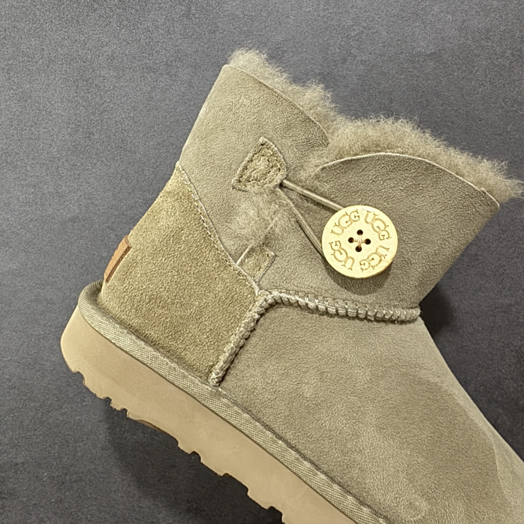 图片[6]-【顶级Y版】UGG 6422 经典秋冬羊皮毛一体雪地靴 木扣沙色 桑坡大厂直供 拒绝高利润 区别杀猪版本 隆丰A级澳洲进口羊皮毛一体 完全遵循ZP工艺流程 代工厂原厂版师 秉承无原鞋不开发选择 注重每一处细节 市面最正版型 TREADLITE\”轻翼\”科技外底 轻便/耐用/柔韧/桩型 翻毛皮鞋面 细腻亲肤再生聚酯纤维滚边 舒适易打理 保暖性佳 UGG plush™ 里衬和内底 茸软亲肤 舒适暖足 经典鞋型搭配轻盈厚底 稳稳拿捏秋冬出街时髦造型 Treadlite by UGG 轻翼大底 轻盈缓震 为双足减负 舒适轻便 助你轻松畅玩整天 尺码：35 36 37 38 39 40-选品中心