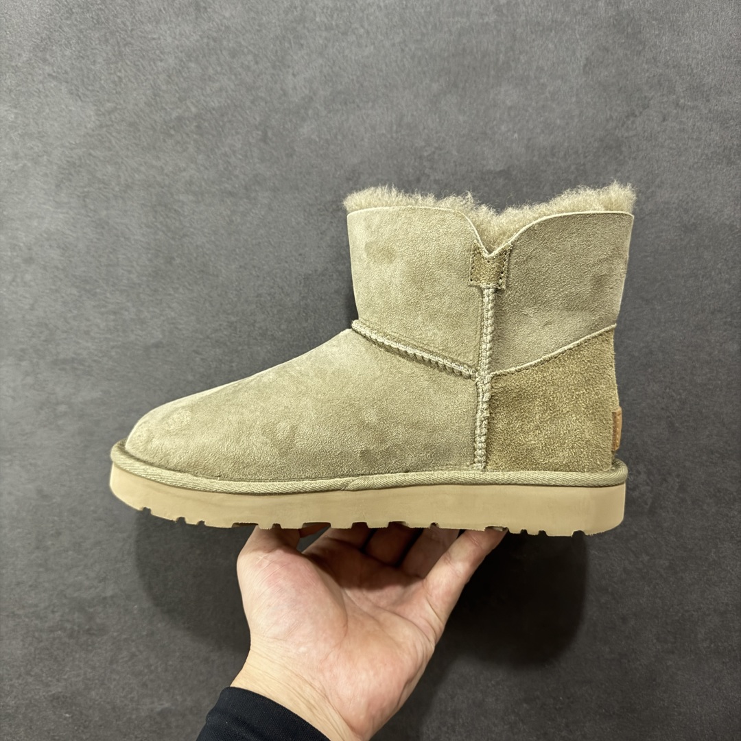 图片[2]-【顶级Y版】UGG 6422 经典秋冬羊皮毛一体雪地靴 木扣沙色 桑坡大厂直供 拒绝高利润 区别杀猪版本 隆丰A级澳洲进口羊皮毛一体 完全遵循ZP工艺流程 代工厂原厂版师 秉承无原鞋不开发选择 注重每一处细节 市面最正版型 TREADLITE\”轻翼\”科技外底 轻便/耐用/柔韧/桩型 翻毛皮鞋面 细腻亲肤再生聚酯纤维滚边 舒适易打理 保暖性佳 UGG plush™ 里衬和内底 茸软亲肤 舒适暖足 经典鞋型搭配轻盈厚底 稳稳拿捏秋冬出街时髦造型 Treadlite by UGG 轻翼大底 轻盈缓震 为双足减负 舒适轻便 助你轻松畅玩整天 尺码：35 36 37 38 39 40-选品中心