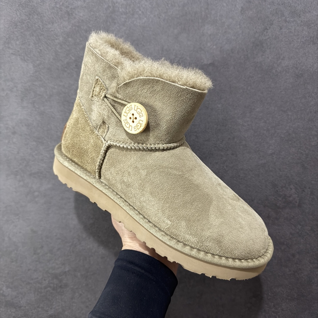 图片[3]-【顶级Y版】UGG 6422 经典秋冬羊皮毛一体雪地靴 木扣沙色 桑坡大厂直供 拒绝高利润 区别杀猪版本 隆丰A级澳洲进口羊皮毛一体 完全遵循ZP工艺流程 代工厂原厂版师 秉承无原鞋不开发选择 注重每一处细节 市面最正版型 TREADLITE\”轻翼\”科技外底 轻便/耐用/柔韧/桩型 翻毛皮鞋面 细腻亲肤再生聚酯纤维滚边 舒适易打理 保暖性佳 UGG plush™ 里衬和内底 茸软亲肤 舒适暖足 经典鞋型搭配轻盈厚底 稳稳拿捏秋冬出街时髦造型 Treadlite by UGG 轻翼大底 轻盈缓震 为双足减负 舒适轻便 助你轻松畅玩整天 尺码：35 36 37 38 39 40-选品中心