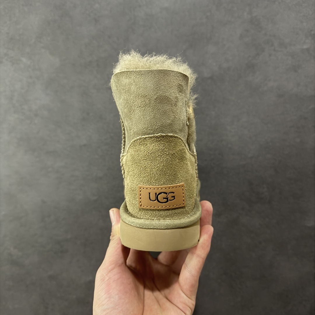 图片[4]-【顶级Y版】UGG 6422 经典秋冬羊皮毛一体雪地靴 木扣沙色 桑坡大厂直供 拒绝高利润 区别杀猪版本 隆丰A级澳洲进口羊皮毛一体 完全遵循ZP工艺流程 代工厂原厂版师 秉承无原鞋不开发选择 注重每一处细节 市面最正版型 TREADLITE\”轻翼\”科技外底 轻便/耐用/柔韧/桩型 翻毛皮鞋面 细腻亲肤再生聚酯纤维滚边 舒适易打理 保暖性佳 UGG plush™ 里衬和内底 茸软亲肤 舒适暖足 经典鞋型搭配轻盈厚底 稳稳拿捏秋冬出街时髦造型 Treadlite by UGG 轻翼大底 轻盈缓震 为双足减负 舒适轻便 助你轻松畅玩整天 尺码：35 36 37 38 39 40-选品中心