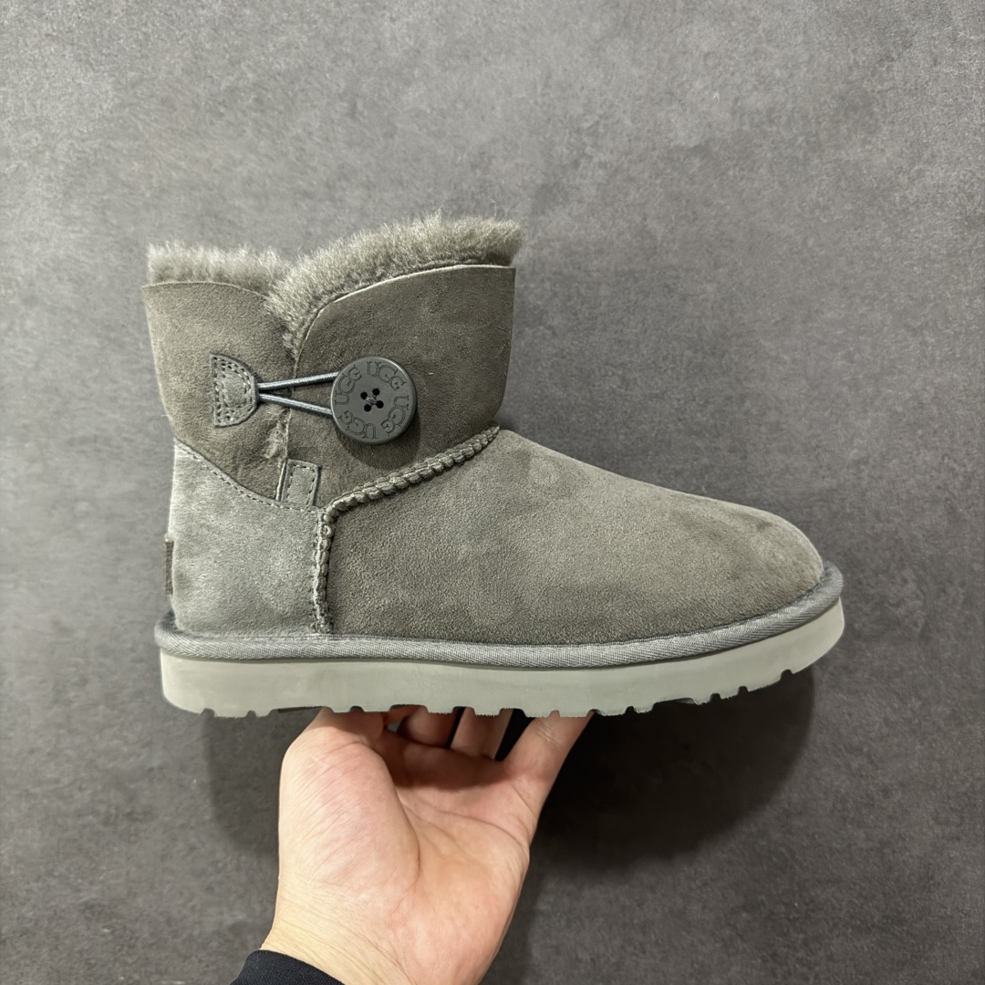 【顶级Y版】UGG 6422 经典秋冬羊皮毛一体雪地靴 木扣灰色 桑坡大厂直供 拒绝高利润 区别杀猪版本 隆丰A级澳洲进口羊皮毛一体 完全遵循ZP工艺流程 代工厂原厂版师 秉承无原鞋不开发选择 注重每一处细节 市面最正版型 TREADLITE\