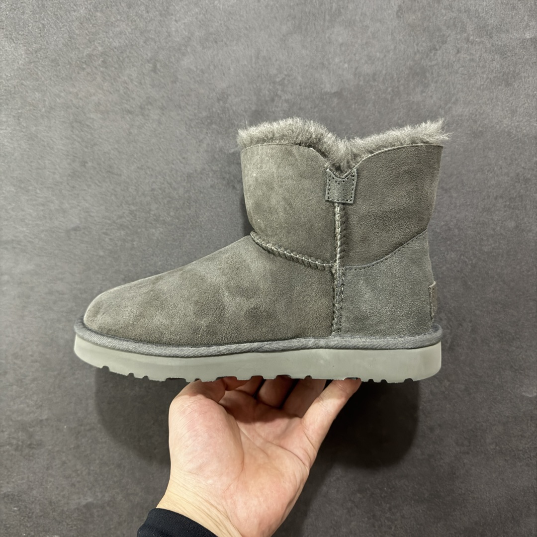 图片[2]-【顶级Y版】UGG 6422 经典秋冬羊皮毛一体雪地靴 木扣灰色 桑坡大厂直供 拒绝高利润 区别杀猪版本 隆丰A级澳洲进口羊皮毛一体 完全遵循ZP工艺流程 代工厂原厂版师 秉承无原鞋不开发选择 注重每一处细节 市面最正版型 TREADLITE\”轻翼\”科技外底 轻便/耐用/柔韧/桩型 翻毛皮鞋面 细腻亲肤再生聚酯纤维滚边 舒适易打理 保暖性佳 UGG plush™ 里衬和内底 茸软亲肤 舒适暖足 经典鞋型搭配轻盈厚底 稳稳拿捏秋冬出街时髦造型 Treadlite by UGG 轻翼大底 轻盈缓震 为双足减负 舒适轻便 助你轻松畅玩整天 尺码：35 36 37 38 39 40-选品中心
