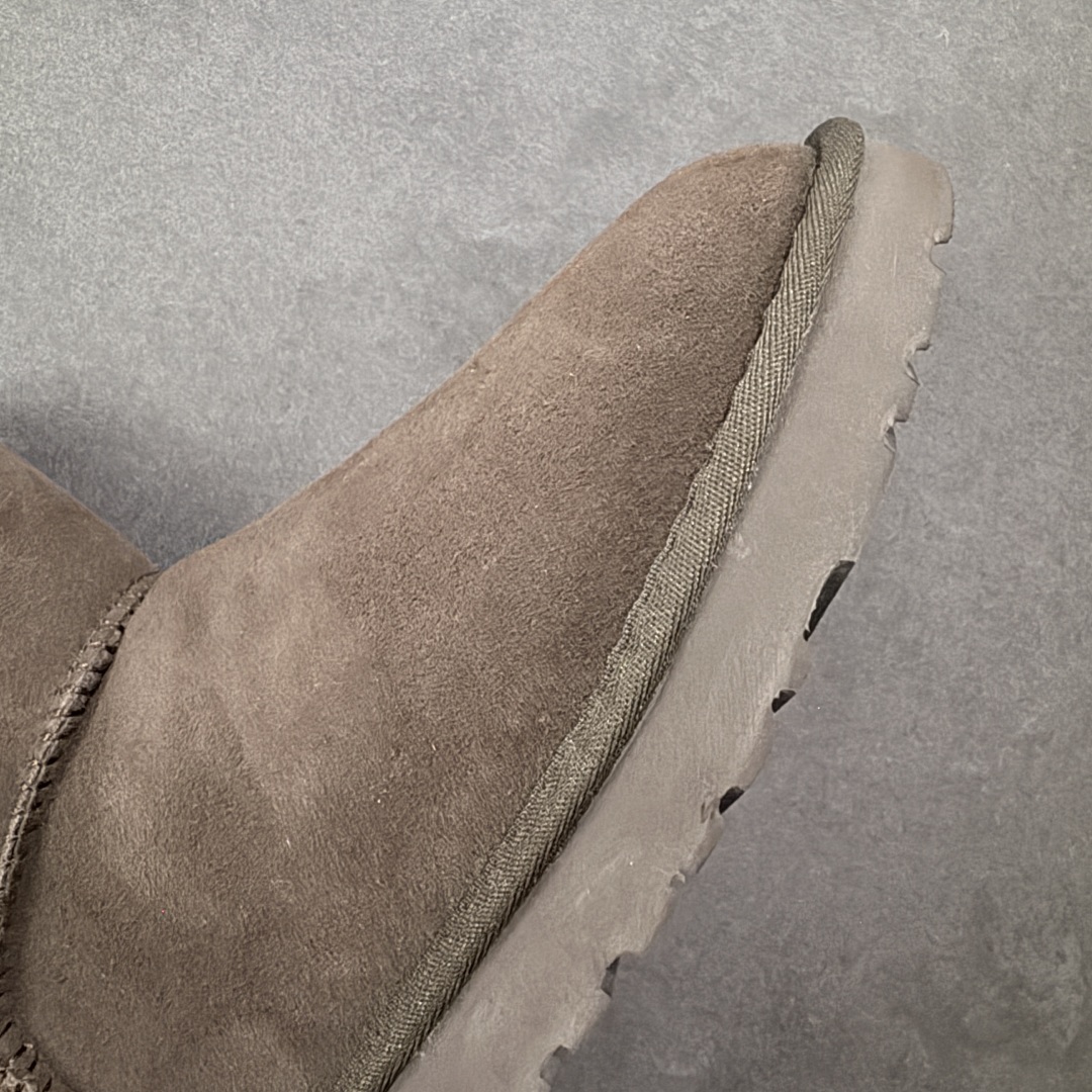 图片[5]-【顶级Y版】UGG 6422 经典秋冬羊皮毛一体雪地靴 木扣巧色 桑坡大厂直供 拒绝高利润 区别杀猪版本 隆丰A级澳洲进口羊皮毛一体 完全遵循ZP工艺流程 代工厂原厂版师 秉承无原鞋不开发选择 注重每一处细节 市面最正版型 TREADLITE\”轻翼\”科技外底 轻便/耐用/柔韧/桩型 翻毛皮鞋面 细腻亲肤再生聚酯纤维滚边 舒适易打理 保暖性佳 UGG plush™ 里衬和内底 茸软亲肤 舒适暖足 经典鞋型搭配轻盈厚底 稳稳拿捏秋冬出街时髦造型 Treadlite by UGG 轻翼大底 轻盈缓震 为双足减负 舒适轻便 助你轻松畅玩整天 尺码：35 36 37 38 39 40-选品中心