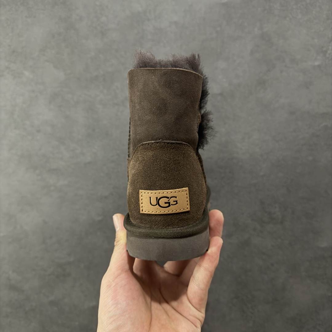 图片[4]-【顶级Y版】UGG 6422 经典秋冬羊皮毛一体雪地靴 木扣巧色 桑坡大厂直供 拒绝高利润 区别杀猪版本 隆丰A级澳洲进口羊皮毛一体 完全遵循ZP工艺流程 代工厂原厂版师 秉承无原鞋不开发选择 注重每一处细节 市面最正版型 TREADLITE\”轻翼\”科技外底 轻便/耐用/柔韧/桩型 翻毛皮鞋面 细腻亲肤再生聚酯纤维滚边 舒适易打理 保暖性佳 UGG plush™ 里衬和内底 茸软亲肤 舒适暖足 经典鞋型搭配轻盈厚底 稳稳拿捏秋冬出街时髦造型 Treadlite by UGG 轻翼大底 轻盈缓震 为双足减负 舒适轻便 助你轻松畅玩整天 尺码：35 36 37 38 39 40-选品中心