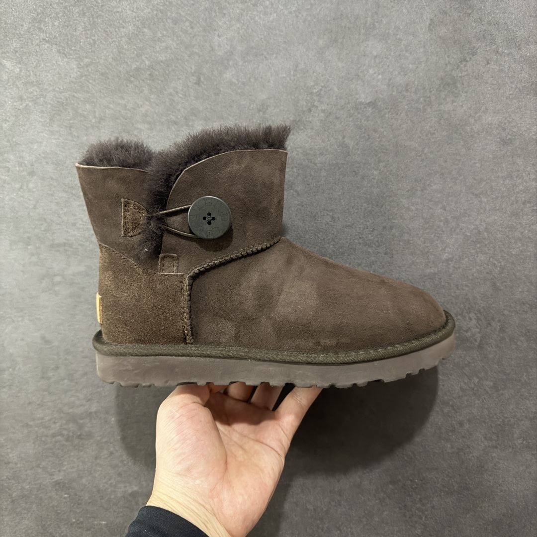 【顶级Y版】UGG 6422 经典秋冬羊皮毛一体雪地靴 木扣巧色 桑坡大厂直供 拒绝高利润 区别杀猪版本 隆丰A级澳洲进口羊皮毛一体 完全遵循ZP工艺流程 代工厂原厂版师 秉承无原鞋不开发选择 注重每一处细节 市面最正版型 TREADLITE\