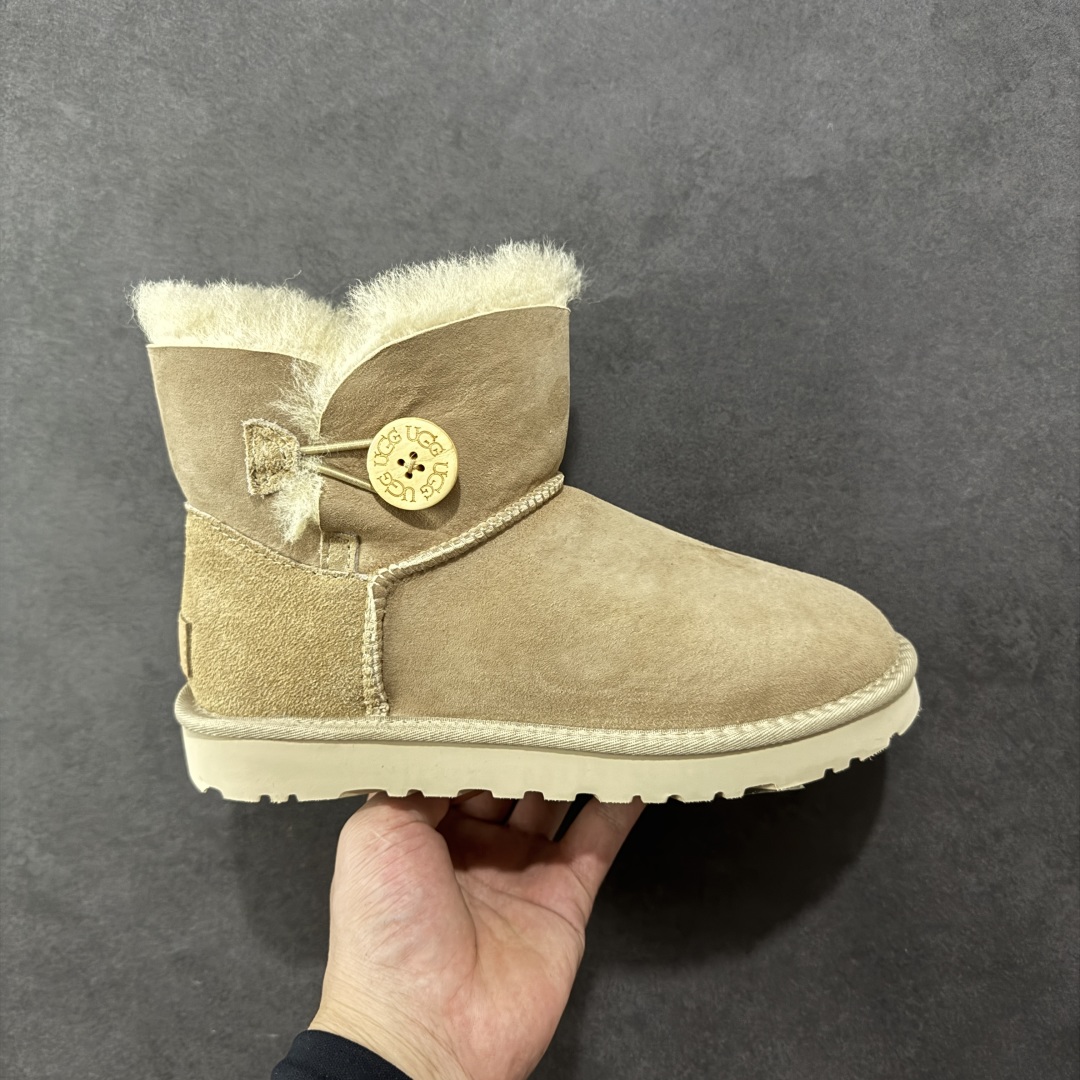【顶级Y版】UGG 6422 经典秋冬羊皮毛一体雪地靴 木扣棕色 桑坡大厂直供 拒绝高利润 区别杀猪版本 隆丰A级澳洲进口羊皮毛一体 完全遵循ZP工艺流程 代工厂原厂版师 秉承无原鞋不开发选择 注重每一处细节 市面最正版型 TREADLITE\