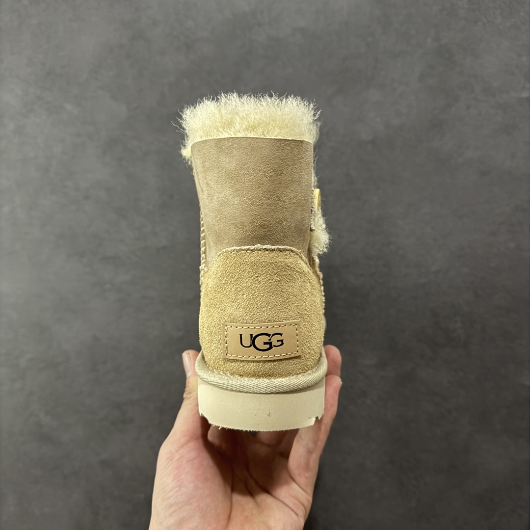 图片[4]-【顶级Y版】UGG 6422 经典秋冬羊皮毛一体雪地靴 木扣棕色 桑坡大厂直供 拒绝高利润 区别杀猪版本 隆丰A级澳洲进口羊皮毛一体 完全遵循ZP工艺流程 代工厂原厂版师 秉承无原鞋不开发选择 注重每一处细节 市面最正版型 TREADLITE\”轻翼\”科技外底 轻便/耐用/柔韧/桩型 翻毛皮鞋面 细腻亲肤再生聚酯纤维滚边 舒适易打理 保暖性佳 UGG plush™ 里衬和内底 茸软亲肤 舒适暖足 经典鞋型搭配轻盈厚底 稳稳拿捏秋冬出街时髦造型 Treadlite by UGG 轻翼大底 轻盈缓震 为双足减负 舒适轻便 助你轻松畅玩整天 尺码：35 36 37 38 39 40-选品中心