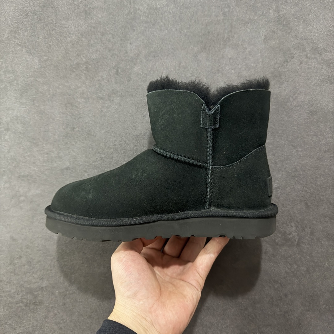 图片[2]-【顶级Y版】UGG 6422 经典秋冬羊皮毛一体雪地靴 木扣黑色 桑坡大厂直供 拒绝高利润 区别杀猪版本 隆丰A级澳洲进口羊皮毛一体 完全遵循ZP工艺流程 代工厂原厂版师 秉承无原鞋不开发选择 注重每一处细节 市面最正版型 TREADLITE\”轻翼\”科技外底 轻便/耐用/柔韧/桩型 翻毛皮鞋面 细腻亲肤再生聚酯纤维滚边 舒适易打理 保暖性佳 UGG plush™ 里衬和内底 茸软亲肤 舒适暖足 经典鞋型搭配轻盈厚底 稳稳拿捏秋冬出街时髦造型 Treadlite by UGG 轻翼大底 轻盈缓震 为双足减负 舒适轻便 助你轻松畅玩整天 尺码：35 36 37 38 39 40-选品中心