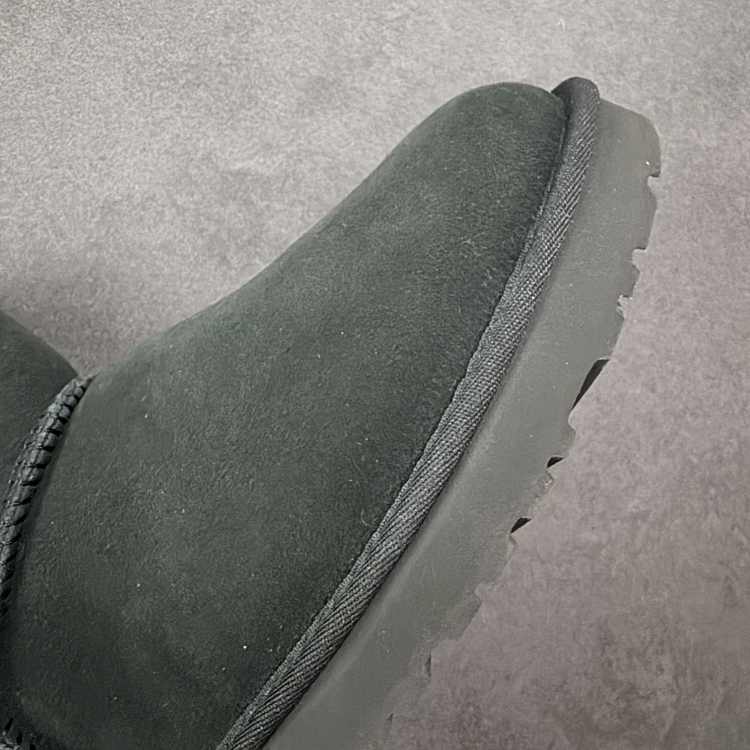 图片[5]-【顶级Y版】UGG 6422 经典秋冬羊皮毛一体雪地靴 木扣黑色 桑坡大厂直供 拒绝高利润 区别杀猪版本 隆丰A级澳洲进口羊皮毛一体 完全遵循ZP工艺流程 代工厂原厂版师 秉承无原鞋不开发选择 注重每一处细节 市面最正版型 TREADLITE\”轻翼\”科技外底 轻便/耐用/柔韧/桩型 翻毛皮鞋面 细腻亲肤再生聚酯纤维滚边 舒适易打理 保暖性佳 UGG plush™ 里衬和内底 茸软亲肤 舒适暖足 经典鞋型搭配轻盈厚底 稳稳拿捏秋冬出街时髦造型 Treadlite by UGG 轻翼大底 轻盈缓震 为双足减负 舒适轻便 助你轻松畅玩整天 尺码：35 36 37 38 39 40-选品中心