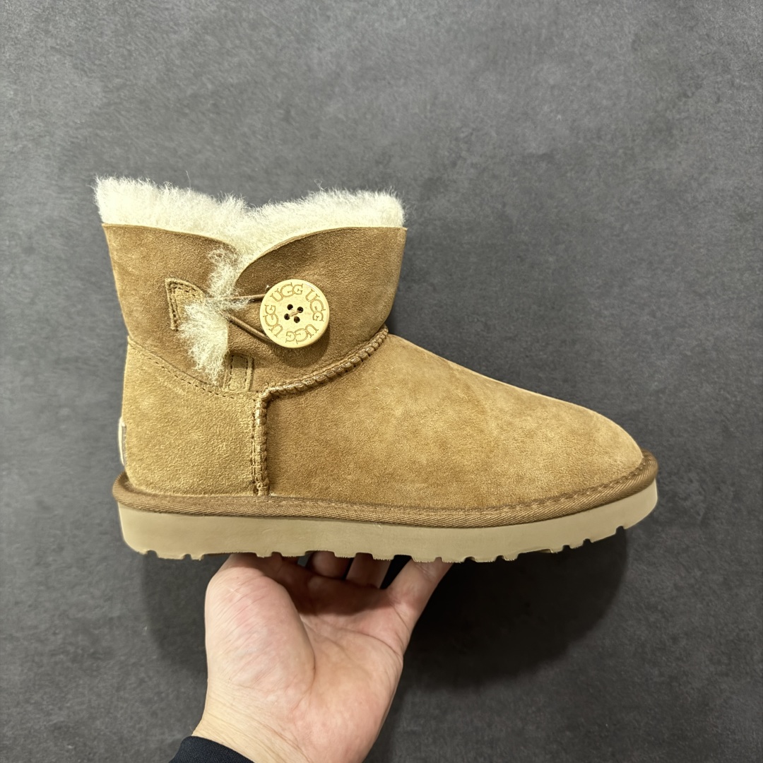 【顶级Y版】UGG 6422 经典秋冬羊皮毛一体雪地靴 木扣栗色 桑坡大厂直供 拒绝高利润 区别杀猪版本 隆丰A级澳洲进口羊皮毛一体 完全遵循ZP工艺流程 代工厂原厂版师 秉承无原鞋不开发选择 注重每一处细节 市面最正版型 TREADLITE\