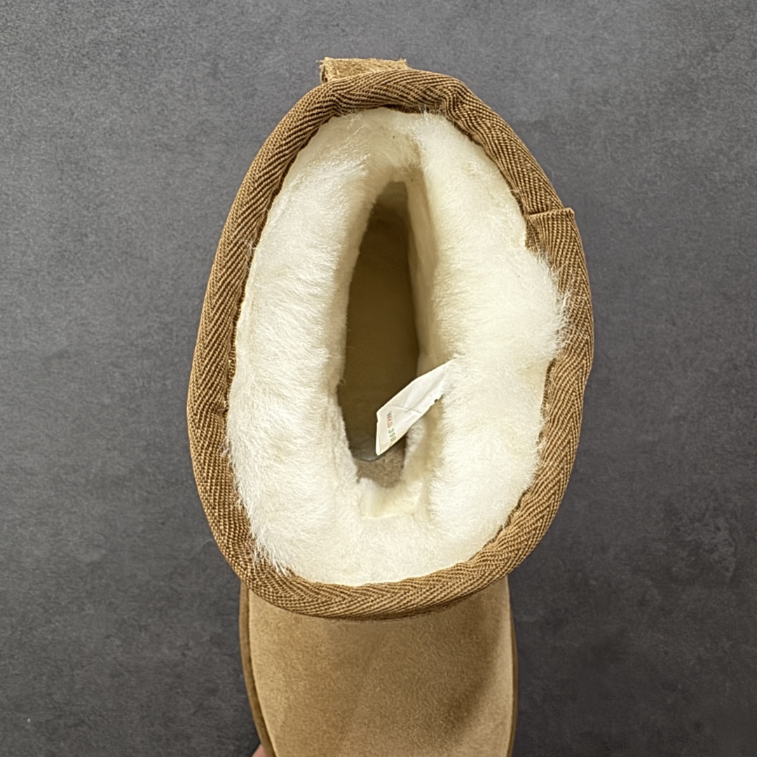 图片[7]-【顶级Y版】UGG 4491 经典秋冬羊皮毛一体雪地靴 短筒5cm 桑坡大厂直供 拒绝高利润 区别杀猪版本 隆丰A级澳洲进口羊皮毛一体 完全遵循ZP工艺流程 代工厂原厂版师 秉承无原鞋不开发选择 注重每一处细节 市面最正版型 TREADLITE\”轻翼\”科技外底 轻便/耐用/柔韧/桩型 翻毛皮鞋面 细腻亲肤再生聚酯纤维滚边 舒适易打理 保暖性佳 UGG plush™ 里衬和内底 茸软亲肤 舒适暖足 经典鞋型搭配轻盈厚底 稳稳拿捏秋冬出街时髦造型 Treadlite by UGG 轻翼大底 轻盈缓震 为双足减负 舒适轻便 助你轻松畅玩整天 尺码：35 36 37 38 39 40-选品中心