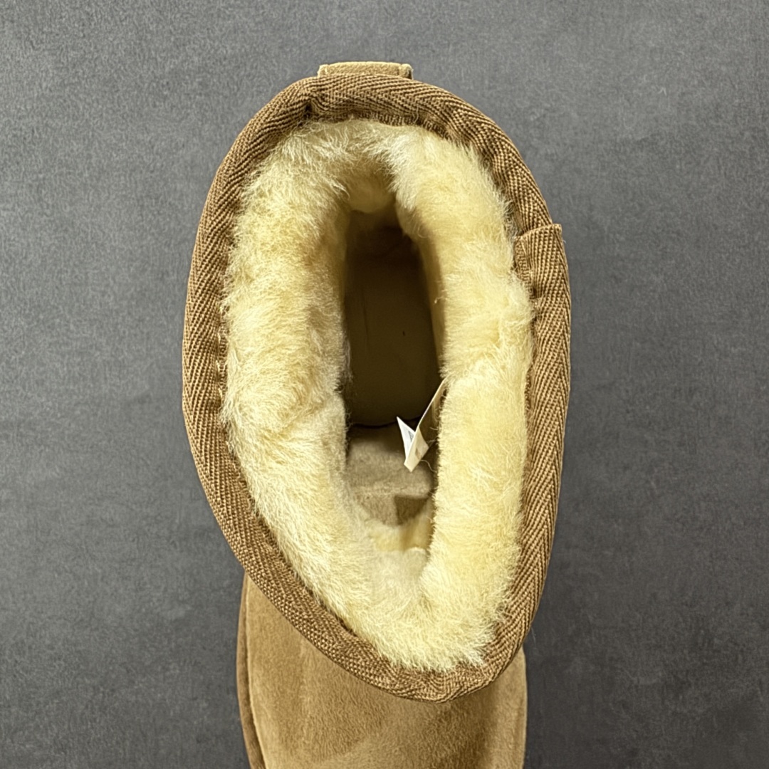 图片[7]-【顶级Y版】UGG 4491 经典秋冬羊皮毛一体雪地靴 短筒3cm 桑坡大厂直供 拒绝高利润 区别杀猪版本 隆丰A级澳洲进口羊皮毛一体 完全遵循ZP工艺流程 代工厂原厂版师 秉承无原鞋不开发选择 注重每一处细节 市面最正版型 TREADLITE\”轻翼\”科技外底 轻便/耐用/柔韧/桩型 翻毛皮鞋面 细腻亲肤再生聚酯纤维滚边 舒适易打理 保暖性佳 UGG plush™ 里衬和内底 茸软亲肤 舒适暖足 经典鞋型搭配轻盈厚底 稳稳拿捏秋冬出街时髦造型 Treadlite by UGG 轻翼大底 轻盈缓震 为双足减负 舒适轻便 助你轻松畅玩整天 尺码：35 36 37 38 39 40-选品中心