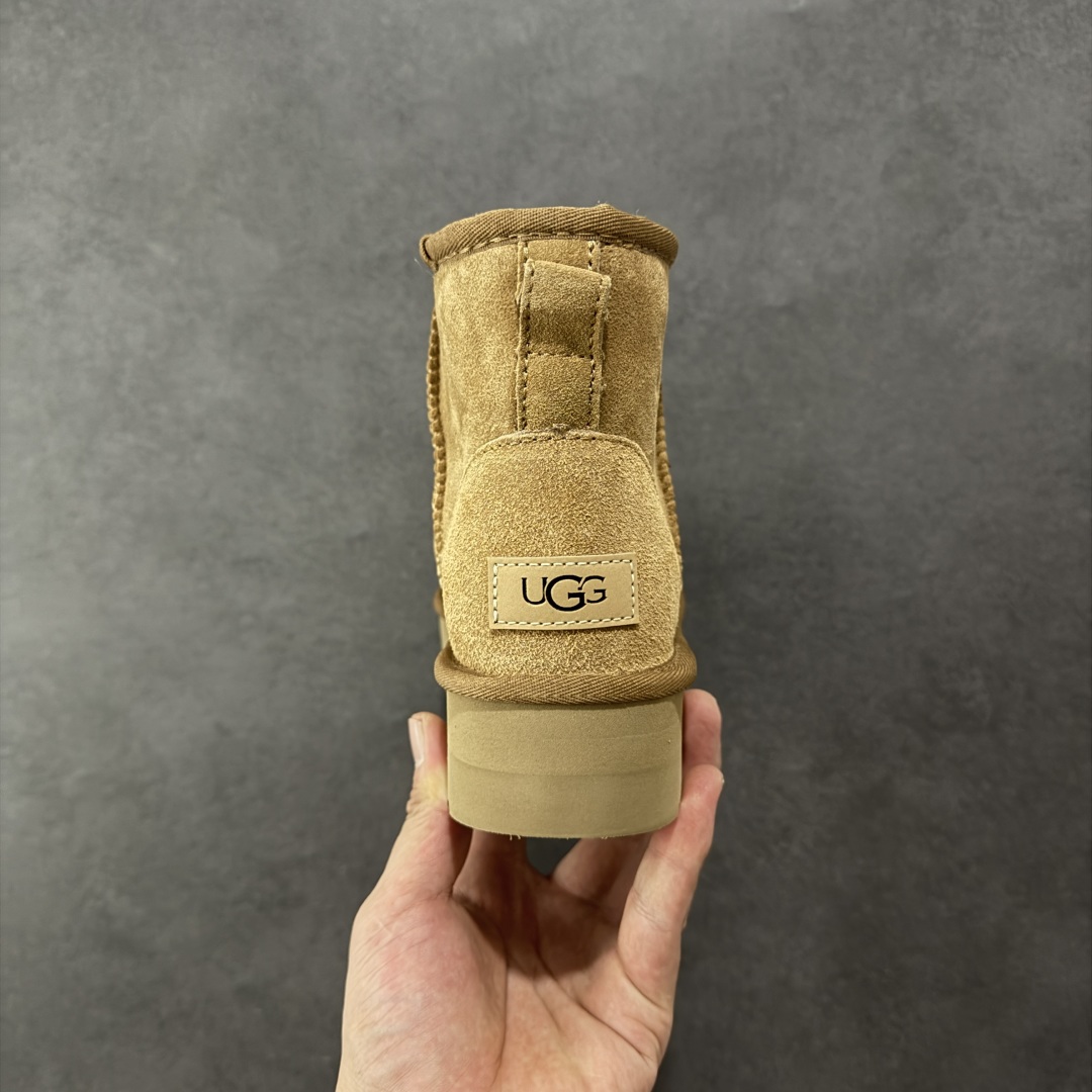 图片[4]-【顶级Y版】UGG 4491 经典秋冬羊皮毛一体雪地靴 短筒3cm 桑坡大厂直供 拒绝高利润 区别杀猪版本 隆丰A级澳洲进口羊皮毛一体 完全遵循ZP工艺流程 代工厂原厂版师 秉承无原鞋不开发选择 注重每一处细节 市面最正版型 TREADLITE\”轻翼\”科技外底 轻便/耐用/柔韧/桩型 翻毛皮鞋面 细腻亲肤再生聚酯纤维滚边 舒适易打理 保暖性佳 UGG plush™ 里衬和内底 茸软亲肤 舒适暖足 经典鞋型搭配轻盈厚底 稳稳拿捏秋冬出街时髦造型 Treadlite by UGG 轻翼大底 轻盈缓震 为双足减负 舒适轻便 助你轻松畅玩整天 尺码：35 36 37 38 39 40-选品中心
