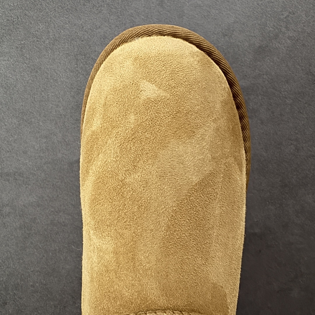图片[8]-【顶级Y版】UGG 4491 经典秋冬羊皮毛一体雪地靴 短筒3cm 桑坡大厂直供 拒绝高利润 区别杀猪版本 隆丰A级澳洲进口羊皮毛一体 完全遵循ZP工艺流程 代工厂原厂版师 秉承无原鞋不开发选择 注重每一处细节 市面最正版型 TREADLITE\”轻翼\”科技外底 轻便/耐用/柔韧/桩型 翻毛皮鞋面 细腻亲肤再生聚酯纤维滚边 舒适易打理 保暖性佳 UGG plush™ 里衬和内底 茸软亲肤 舒适暖足 经典鞋型搭配轻盈厚底 稳稳拿捏秋冬出街时髦造型 Treadlite by UGG 轻翼大底 轻盈缓震 为双足减负 舒适轻便 助你轻松畅玩整天 尺码：35 36 37 38 39 40-选品中心