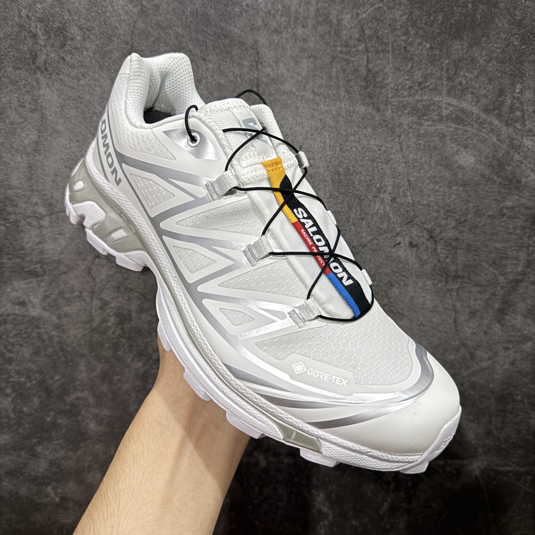 图片[3]-【S版纯原】SALOMON XT-6 GTX 萨洛蒙潮流越野机能户外功能鞋 白银防水 475811 全新版本出货 好货不怕晚 品质 细节 材料都是肉眼可以见！ 售前售后也是其它工厂无法匹敌！ 纯原外贸平台特供订单 耗时半年巨作 全套原纸板楦头开发 原厂特供网布配套加持 确保原汁原味 完美呈现版型 原档数据独家私模五层组合大底 原装Ortholite轻量化鞋垫 中底布带钢印编号 原厂TPU锁扣 进口港宝加持 后跟自然饱满 还原公司包裹性 鞋面以“锯齿”状的包裹系统呈现 在基色底之下加入了各种色点缀 将公司的最新技术和时尚前卫的造型融入耐用的长跑款式中 鞋面由 TPU 薄膜制成 并焊接在高耐磨网眼上 使其既时尚又坚固 由 ACS底盘支撑 可增强稳定性和支撑力 以及由橡胶凸耳 Contragrip外底覆盖的 EVA 缓冲中底 旨在应对崎岖的地形 鞋舌上的彩色Salomon 标签、Quicklace 系统以及鞋头、鞋舌和鞋跟上的附加品牌使细节更加完美 让穿着者可以轻松驾驭户外与通勤下的任何运动生活场景 无缝鞋身户外随意纵横 颜值与脚感兼备 出街通勤 绝对非常吸睛 你值得拥有 尺码：36 36.5 37.5 38 38.5 39 40 40.5 41 42 42.5 43 44 44.5 45-选品中心