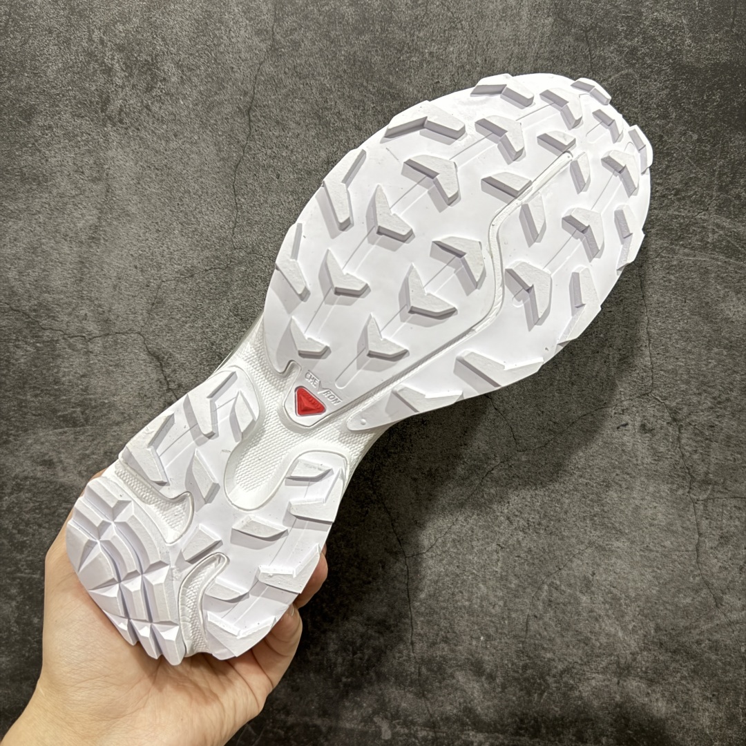 图片[9]-【S版纯原】SALOMON XT-6 GTX 萨洛蒙潮流越野机能户外功能鞋 白银防水 475811 全新版本出货 好货不怕晚 品质 细节 材料都是肉眼可以见！ 售前售后也是其它工厂无法匹敌！ 纯原外贸平台特供订单 耗时半年巨作 全套原纸板楦头开发 原厂特供网布配套加持 确保原汁原味 完美呈现版型 原档数据独家私模五层组合大底 原装Ortholite轻量化鞋垫 中底布带钢印编号 原厂TPU锁扣 进口港宝加持 后跟自然饱满 还原公司包裹性 鞋面以“锯齿”状的包裹系统呈现 在基色底之下加入了各种色点缀 将公司的最新技术和时尚前卫的造型融入耐用的长跑款式中 鞋面由 TPU 薄膜制成 并焊接在高耐磨网眼上 使其既时尚又坚固 由 ACS底盘支撑 可增强稳定性和支撑力 以及由橡胶凸耳 Contragrip外底覆盖的 EVA 缓冲中底 旨在应对崎岖的地形 鞋舌上的彩色Salomon 标签、Quicklace 系统以及鞋头、鞋舌和鞋跟上的附加品牌使细节更加完美 让穿着者可以轻松驾驭户外与通勤下的任何运动生活场景 无缝鞋身户外随意纵横 颜值与脚感兼备 出街通勤 绝对非常吸睛 你值得拥有 尺码：36 36.5 37.5 38 38.5 39 40 40.5 41 42 42.5 43 44 44.5 45-选品中心