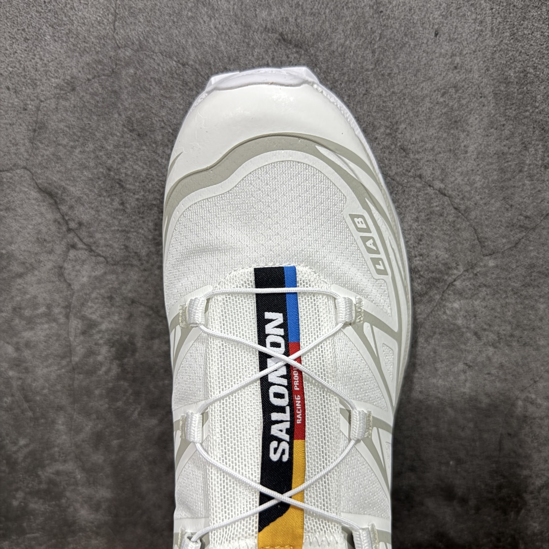图片[5]-【S版纯原】SALOMON XT-6 萨洛蒙潮流越野机能户外功能鞋 白色412529 全新版本出货 好货不怕晚 品质 细节 材料都是肉眼可以见！ 售前售后也是其它工厂无法匹敌！ 纯原外贸平台特供订单 耗时半年巨作 全套原纸板楦头开发 原厂特供网布配套加持 确保原汁原味 完美呈现版型 原档数据独家私模五层组合大底 原装Ortholite轻量化鞋垫 中底布带钢印编号 原厂TPU锁扣 进口港宝加持 后跟自然饱满 还原公司包裹性 鞋面以“锯齿”状的包裹系统呈现 在基色底之下加入了各种色点缀 将公司的最新技术和时尚前卫的造型融入耐用的长跑款式中 鞋面由 TPU 薄膜制成 并焊接在高耐磨网眼上 使其既时尚又坚固 由 ACS底盘支撑 可增强稳定性和支撑力 以及由橡胶凸耳 Contragrip外底覆盖的 EVA 缓冲中底 旨在应对崎岖的地形 鞋舌上的彩色Salomon 标签、Quicklace 系统以及鞋头、鞋舌和鞋跟上的附加品牌使细节更加完美 让穿着者可以轻松驾驭户外与通勤下的任何运动生活场景 无缝鞋身户外随意纵横 颜值与脚感兼备 出街通勤 绝对非常吸睛 你值得拥有 尺码：36 36.5 37.5 38 38.5 39 40 40.5 41 42 42.5 43 44 44.5 45-选品中心