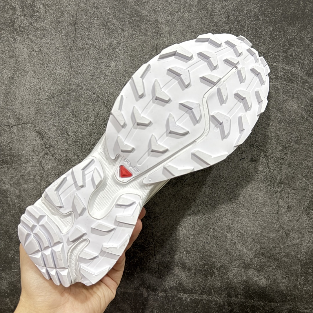 图片[9]-【S版纯原】SALOMON XT-6 萨洛蒙潮流越野机能户外功能鞋 白色412529 全新版本出货 好货不怕晚 品质 细节 材料都是肉眼可以见！ 售前售后也是其它工厂无法匹敌！ 纯原外贸平台特供订单 耗时半年巨作 全套原纸板楦头开发 原厂特供网布配套加持 确保原汁原味 完美呈现版型 原档数据独家私模五层组合大底 原装Ortholite轻量化鞋垫 中底布带钢印编号 原厂TPU锁扣 进口港宝加持 后跟自然饱满 还原公司包裹性 鞋面以“锯齿”状的包裹系统呈现 在基色底之下加入了各种色点缀 将公司的最新技术和时尚前卫的造型融入耐用的长跑款式中 鞋面由 TPU 薄膜制成 并焊接在高耐磨网眼上 使其既时尚又坚固 由 ACS底盘支撑 可增强稳定性和支撑力 以及由橡胶凸耳 Contragrip外底覆盖的 EVA 缓冲中底 旨在应对崎岖的地形 鞋舌上的彩色Salomon 标签、Quicklace 系统以及鞋头、鞋舌和鞋跟上的附加品牌使细节更加完美 让穿着者可以轻松驾驭户外与通勤下的任何运动生活场景 无缝鞋身户外随意纵横 颜值与脚感兼备 出街通勤 绝对非常吸睛 你值得拥有 尺码：36 36.5 37.5 38 38.5 39 40 40.5 41 42 42.5 43 44 44.5 45-选品中心