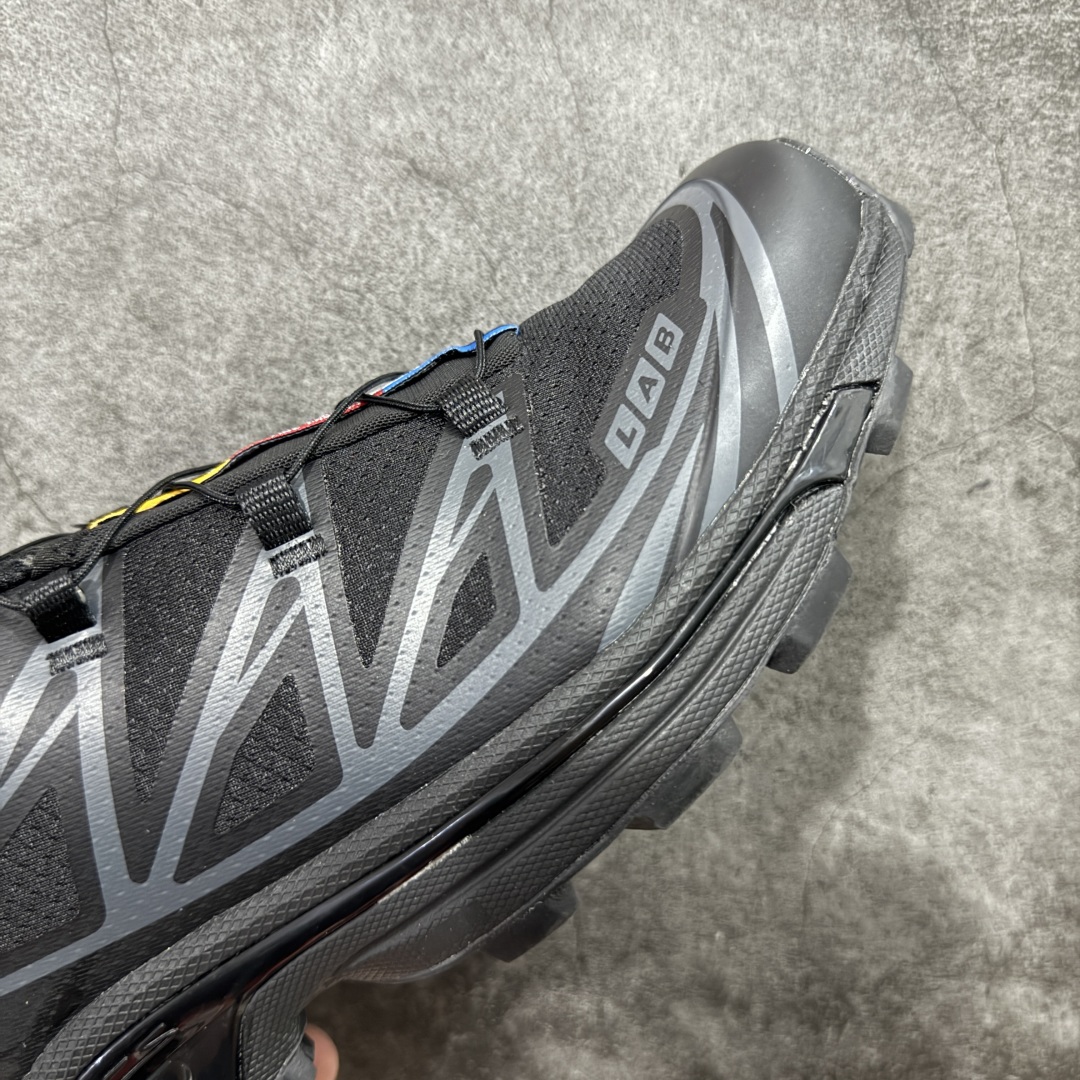 图片[6]-【S版纯原】SALOMON XT-6 萨洛蒙潮流越野机能户外功能鞋 黑色 410866 全新版本出货 好货不怕晚 品质 细节 材料都是肉眼可以见！ 售前售后也是其它工厂无法匹敌！ 纯原外贸平台特供订单 耗时半年巨作 全套原纸板楦头开发 原厂特供网布配套加持 确保原汁原味 完美呈现版型 原档数据独家私模五层组合大底 原装Ortholite轻量化鞋垫 中底布带钢印编号 原厂TPU锁扣 进口港宝加持 后跟自然饱满 还原公司包裹性 鞋面以“锯齿”状的包裹系统呈现 在基色底之下加入了各种色点缀 将公司的最新技术和时尚前卫的造型融入耐用的长跑款式中 鞋面由 TPU 薄膜制成 并焊接在高耐磨网眼上 使其既时尚又坚固 由 ACS底盘支撑 可增强稳定性和支撑力 以及由橡胶凸耳 Contragrip外底覆盖的 EVA 缓冲中底 旨在应对崎岖的地形 鞋舌上的彩色Salomon 标签、Quicklace 系统以及鞋头、鞋舌和鞋跟上的附加品牌使细节更加完美 让穿着者可以轻松驾驭户外与通勤下的任何运动生活场景 无缝鞋身户外随意纵横 颜值与脚感兼备 出街通勤 绝对非常吸睛 你值得拥有 尺码：36 36.5 37.5 38 38.5 39 40 40.5 41 42 42.5 43 44 44.5 45-选品中心