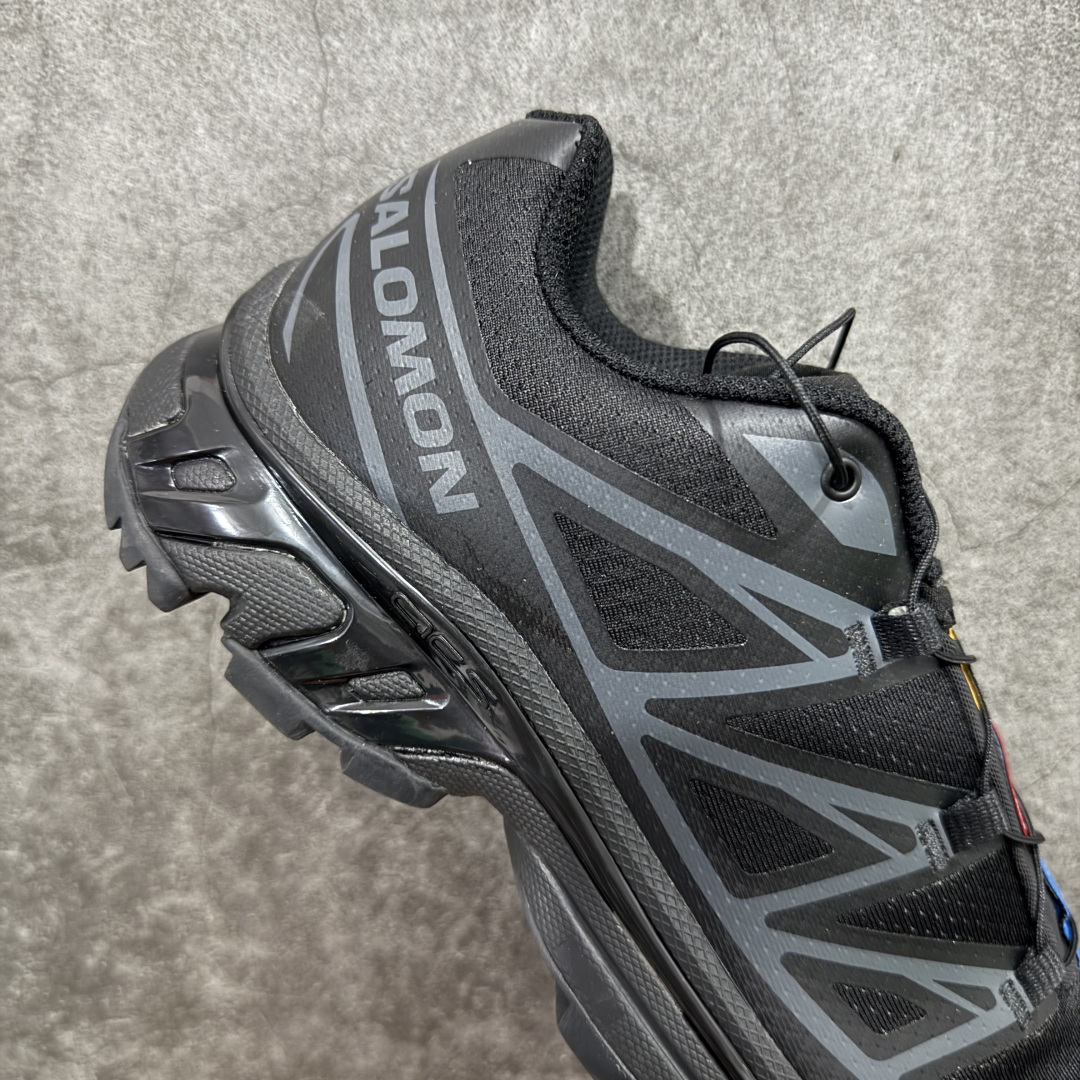 图片[7]-【S版纯原】SALOMON XT-6 萨洛蒙潮流越野机能户外功能鞋 黑色 410866 全新版本出货 好货不怕晚 品质 细节 材料都是肉眼可以见！ 售前售后也是其它工厂无法匹敌！ 纯原外贸平台特供订单 耗时半年巨作 全套原纸板楦头开发 原厂特供网布配套加持 确保原汁原味 完美呈现版型 原档数据独家私模五层组合大底 原装Ortholite轻量化鞋垫 中底布带钢印编号 原厂TPU锁扣 进口港宝加持 后跟自然饱满 还原公司包裹性 鞋面以“锯齿”状的包裹系统呈现 在基色底之下加入了各种色点缀 将公司的最新技术和时尚前卫的造型融入耐用的长跑款式中 鞋面由 TPU 薄膜制成 并焊接在高耐磨网眼上 使其既时尚又坚固 由 ACS底盘支撑 可增强稳定性和支撑力 以及由橡胶凸耳 Contragrip外底覆盖的 EVA 缓冲中底 旨在应对崎岖的地形 鞋舌上的彩色Salomon 标签、Quicklace 系统以及鞋头、鞋舌和鞋跟上的附加品牌使细节更加完美 让穿着者可以轻松驾驭户外与通勤下的任何运动生活场景 无缝鞋身户外随意纵横 颜值与脚感兼备 出街通勤 绝对非常吸睛 你值得拥有 尺码：36 36.5 37.5 38 38.5 39 40 40.5 41 42 42.5 43 44 44.5 45-选品中心